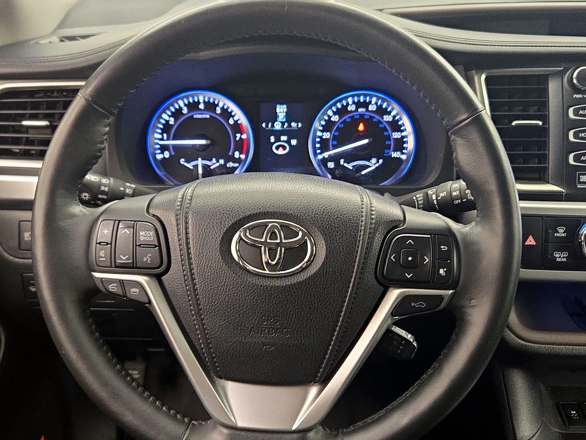 Thumbnail: 2015 Toyota Highlander - 10