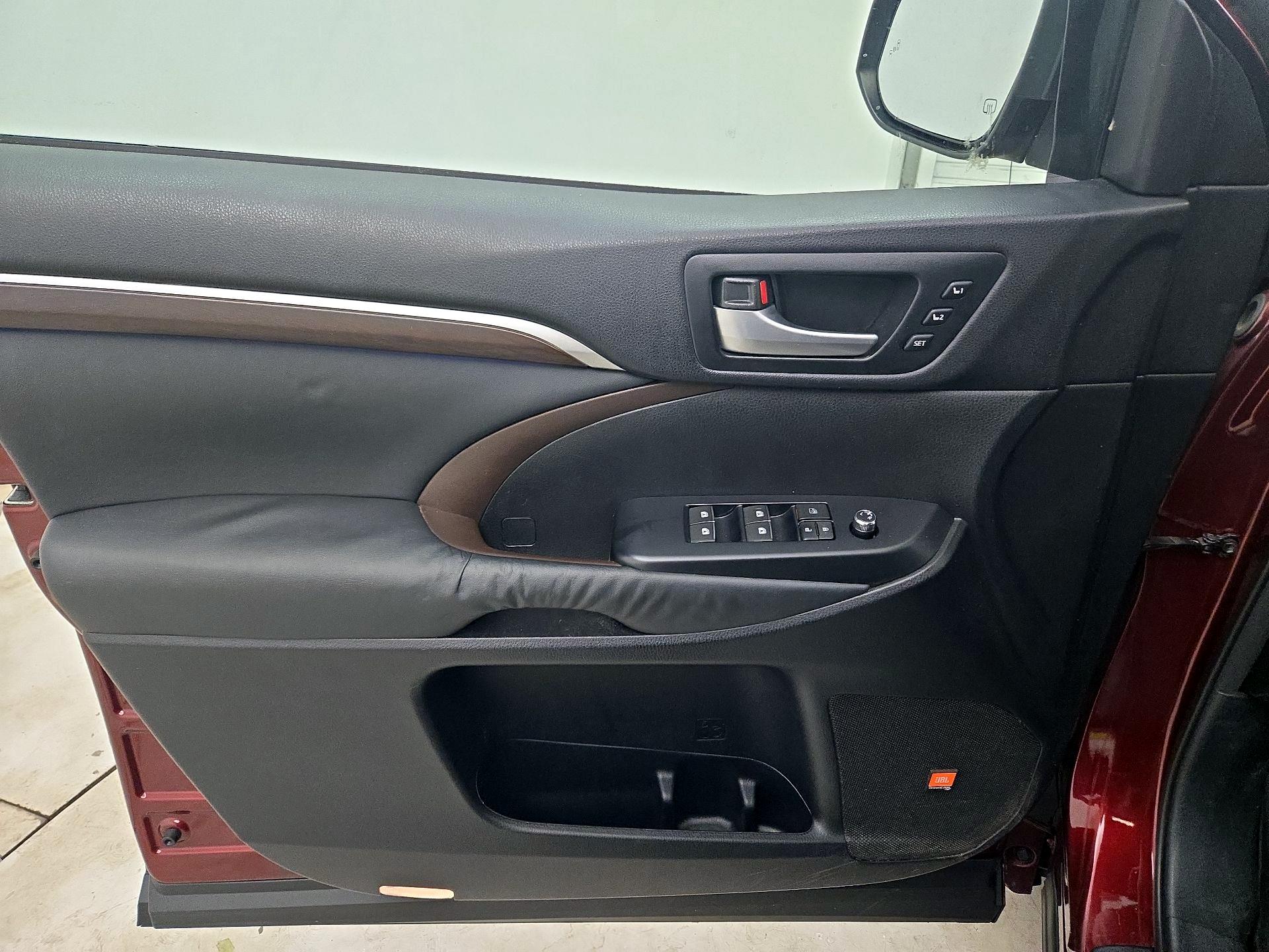 Thumbnail: 2015 Toyota Highlander - 12