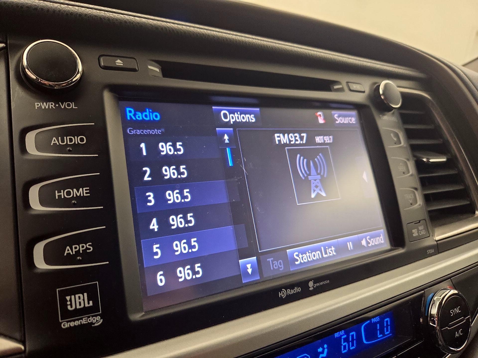 Thumbnail: 2015 Toyota Highlander - 14