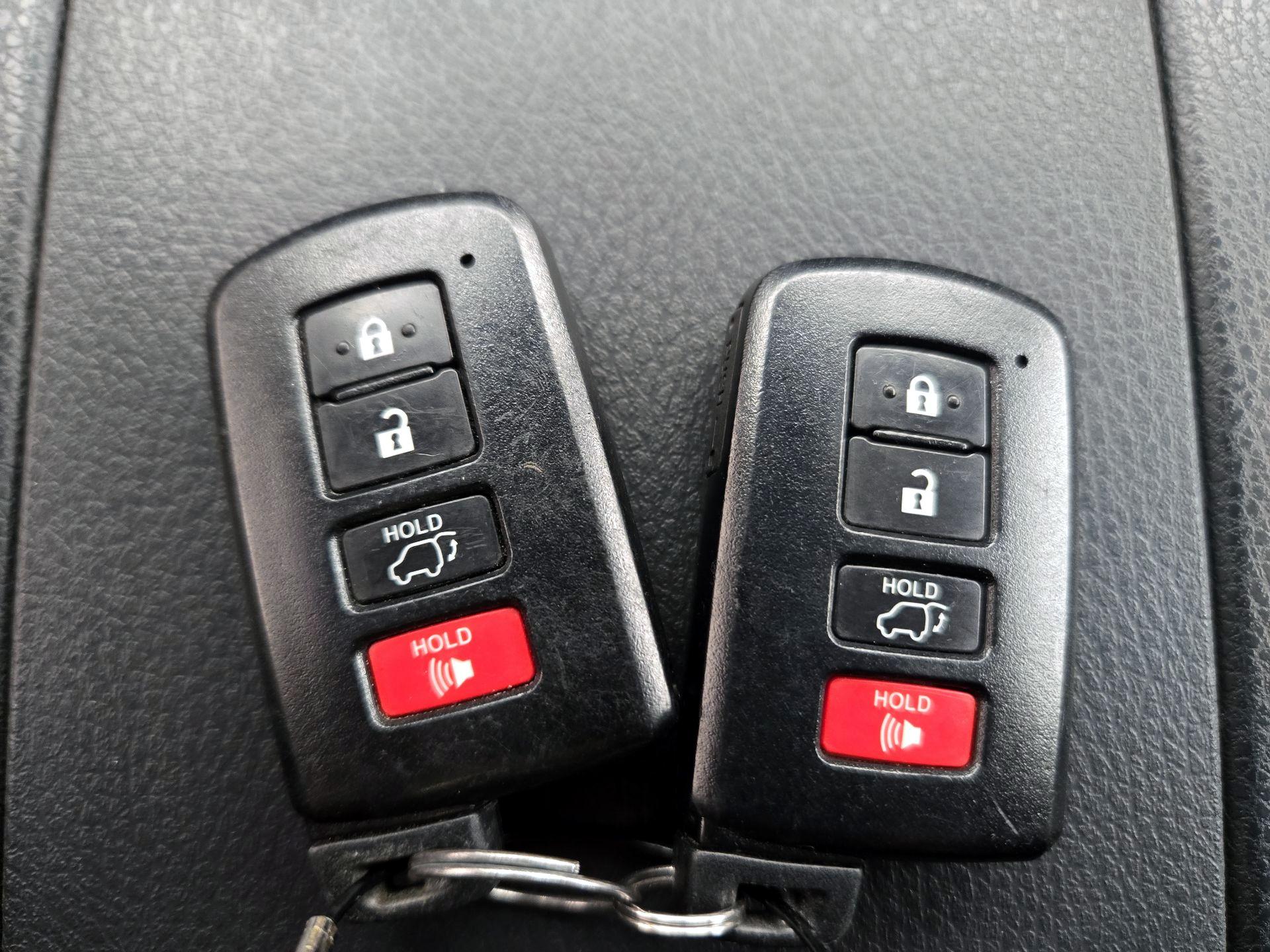 Thumbnail: 2015 Toyota Highlander - 19