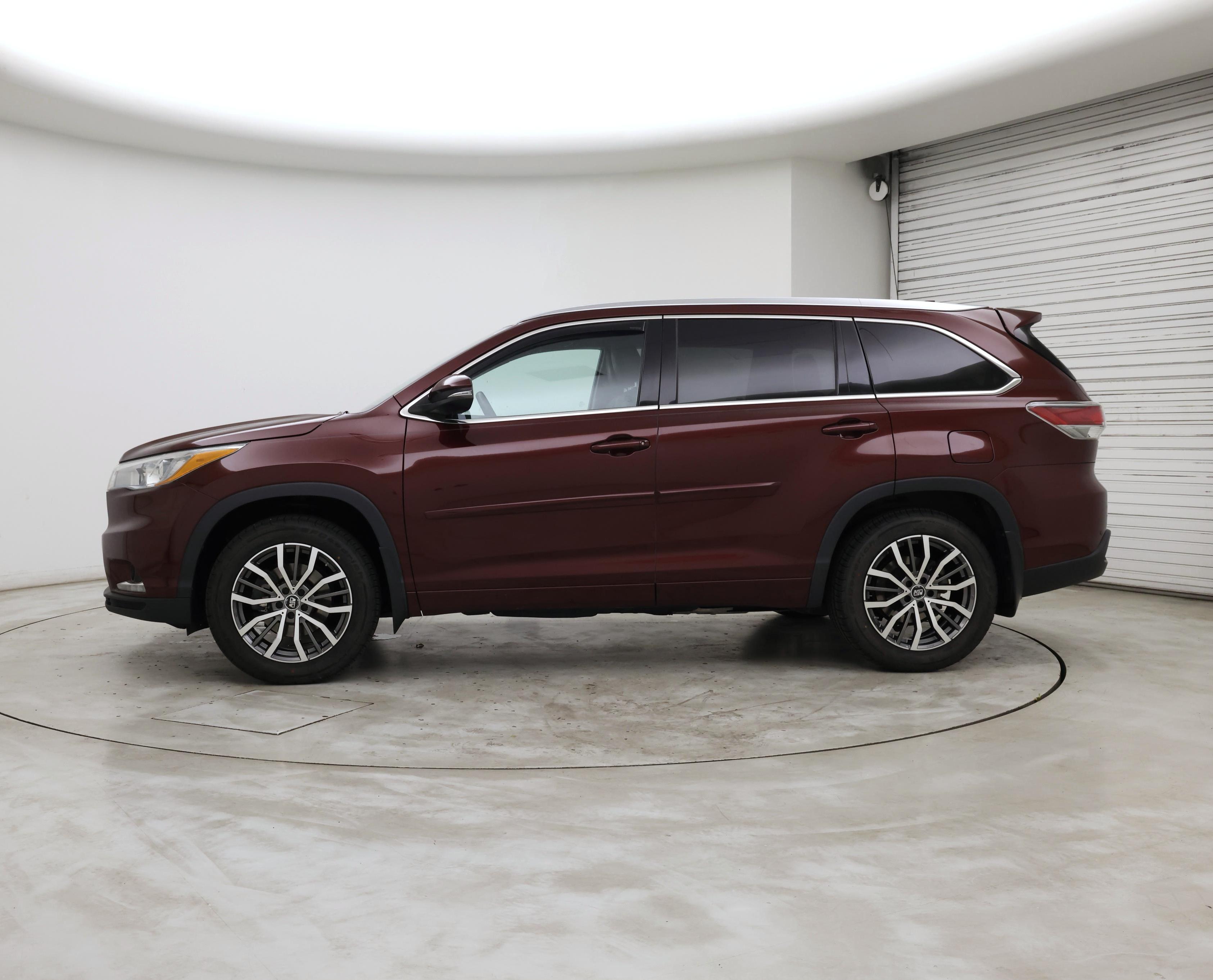 Thumbnail: 2015 Toyota Highlander - 3