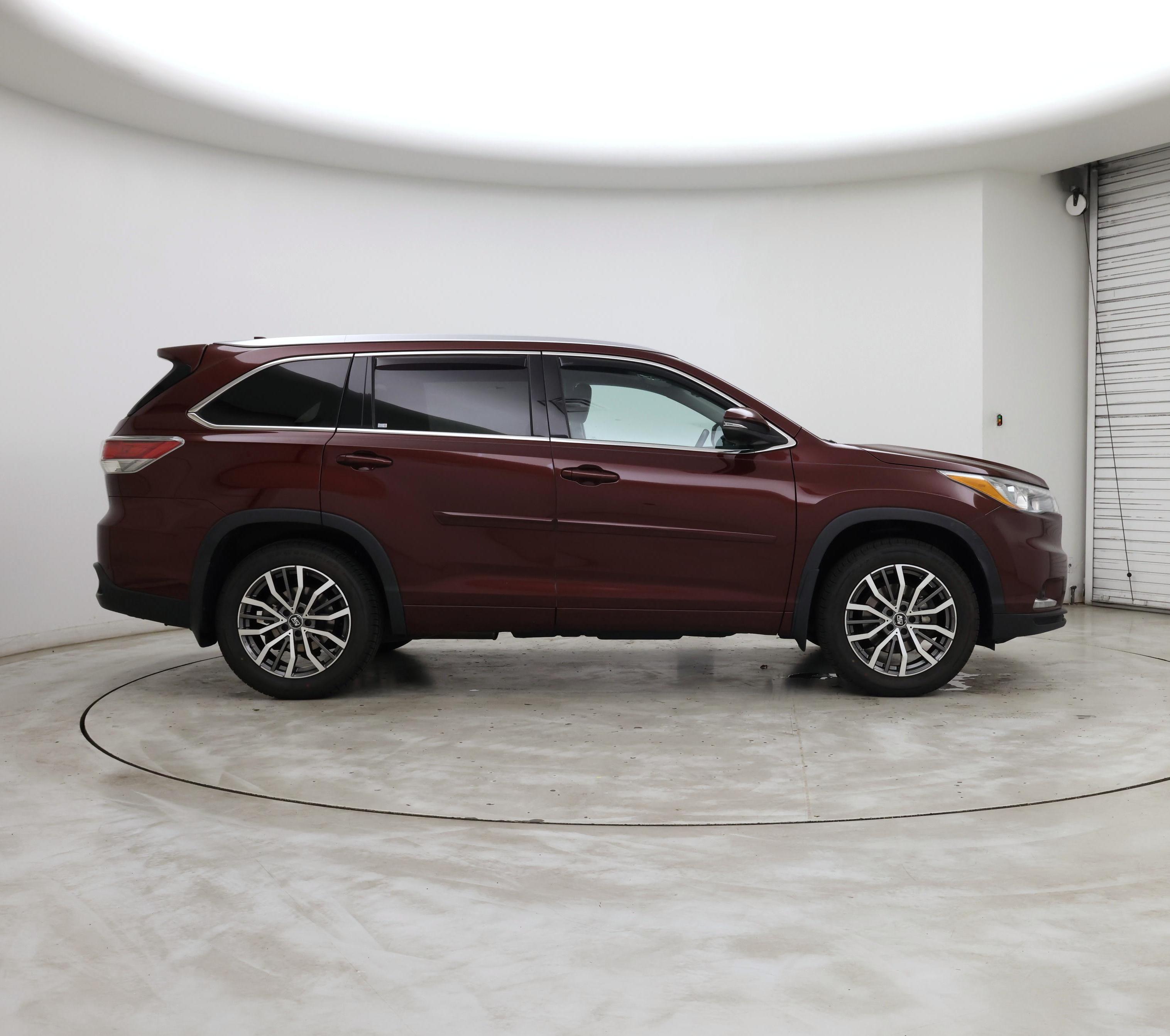 Thumbnail: 2015 Toyota Highlander - 7