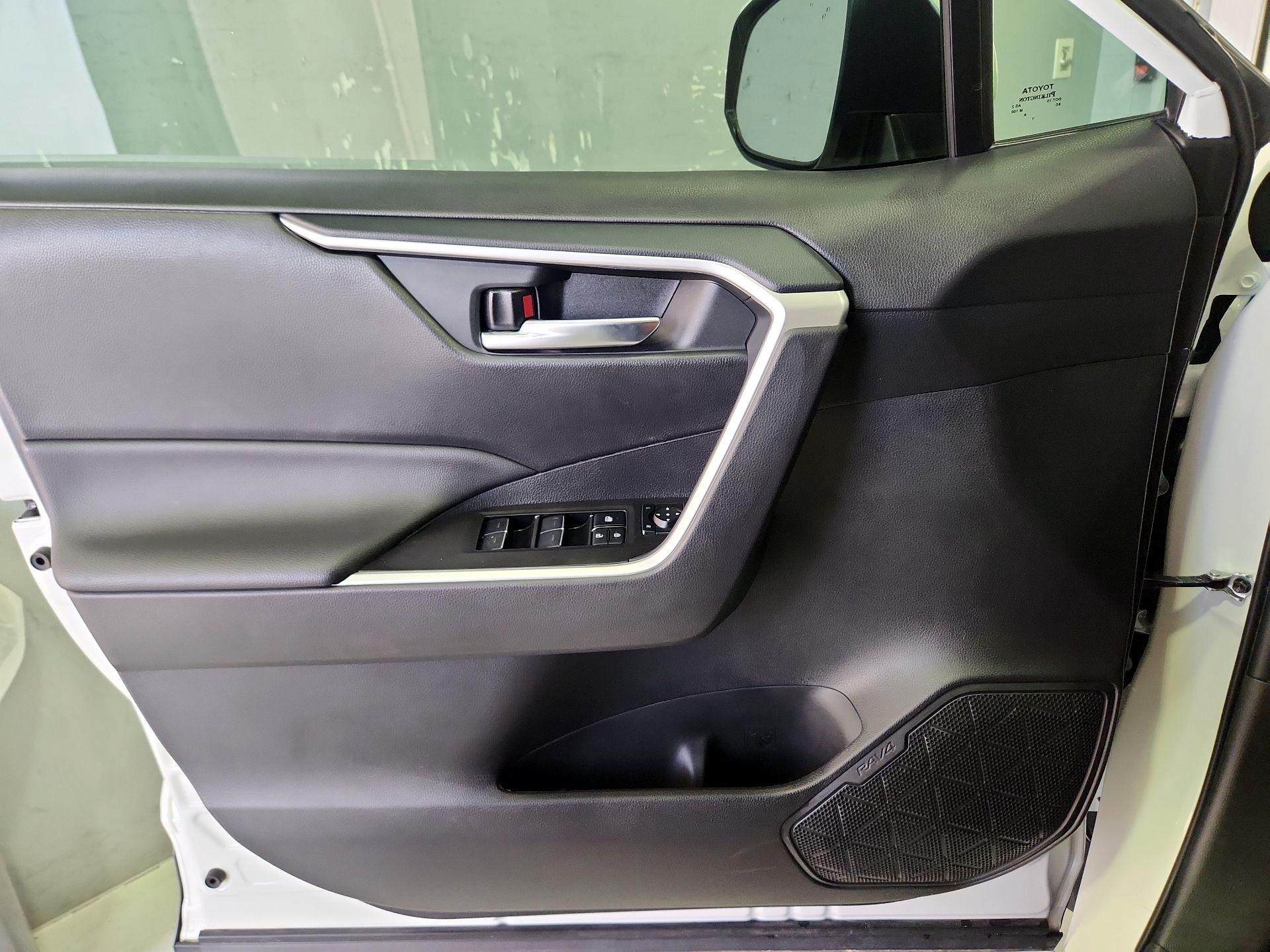 Thumbnail: 2025 Toyota RAV4 - 12