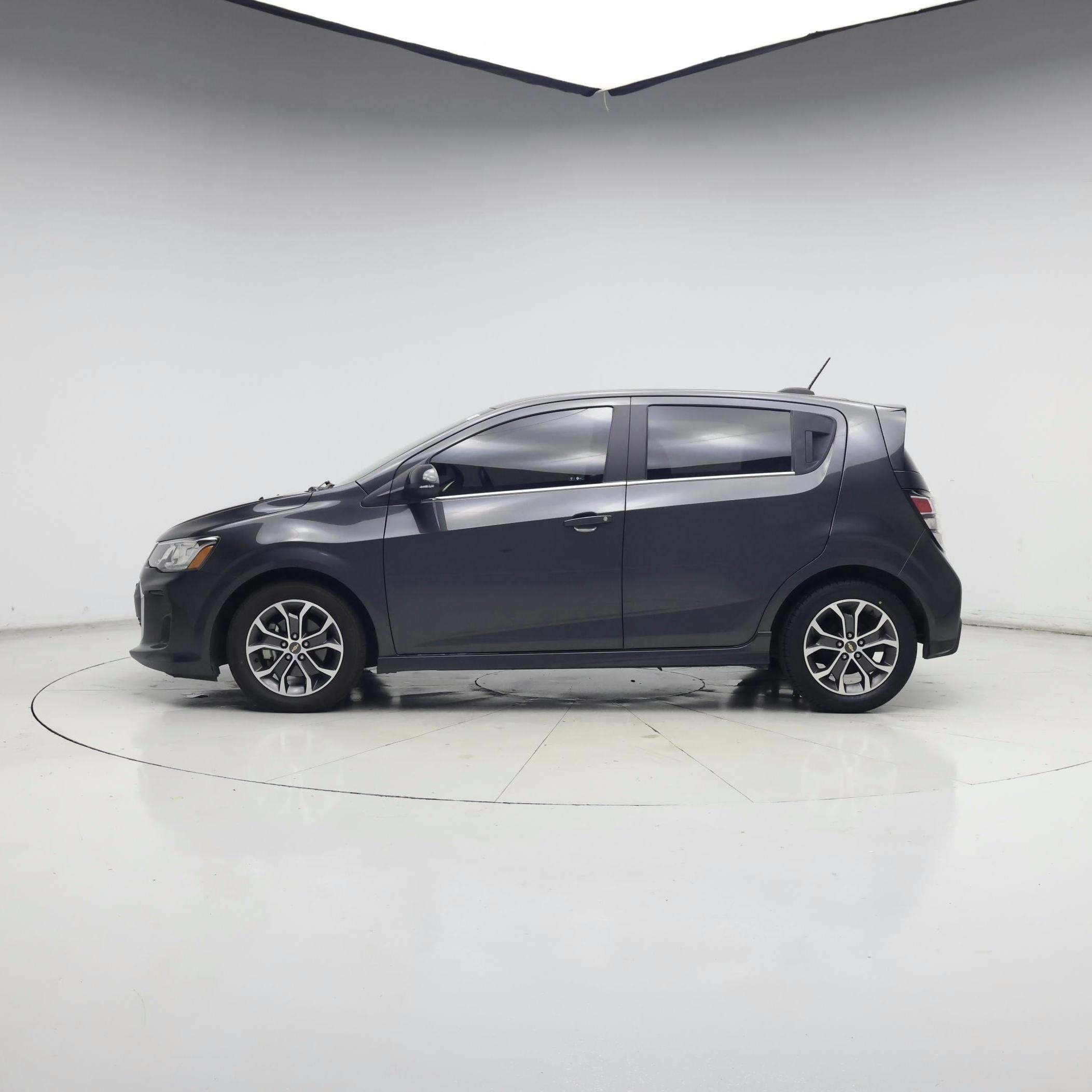 Thumbnail: 2017 Chevrolet Sonic - 3
