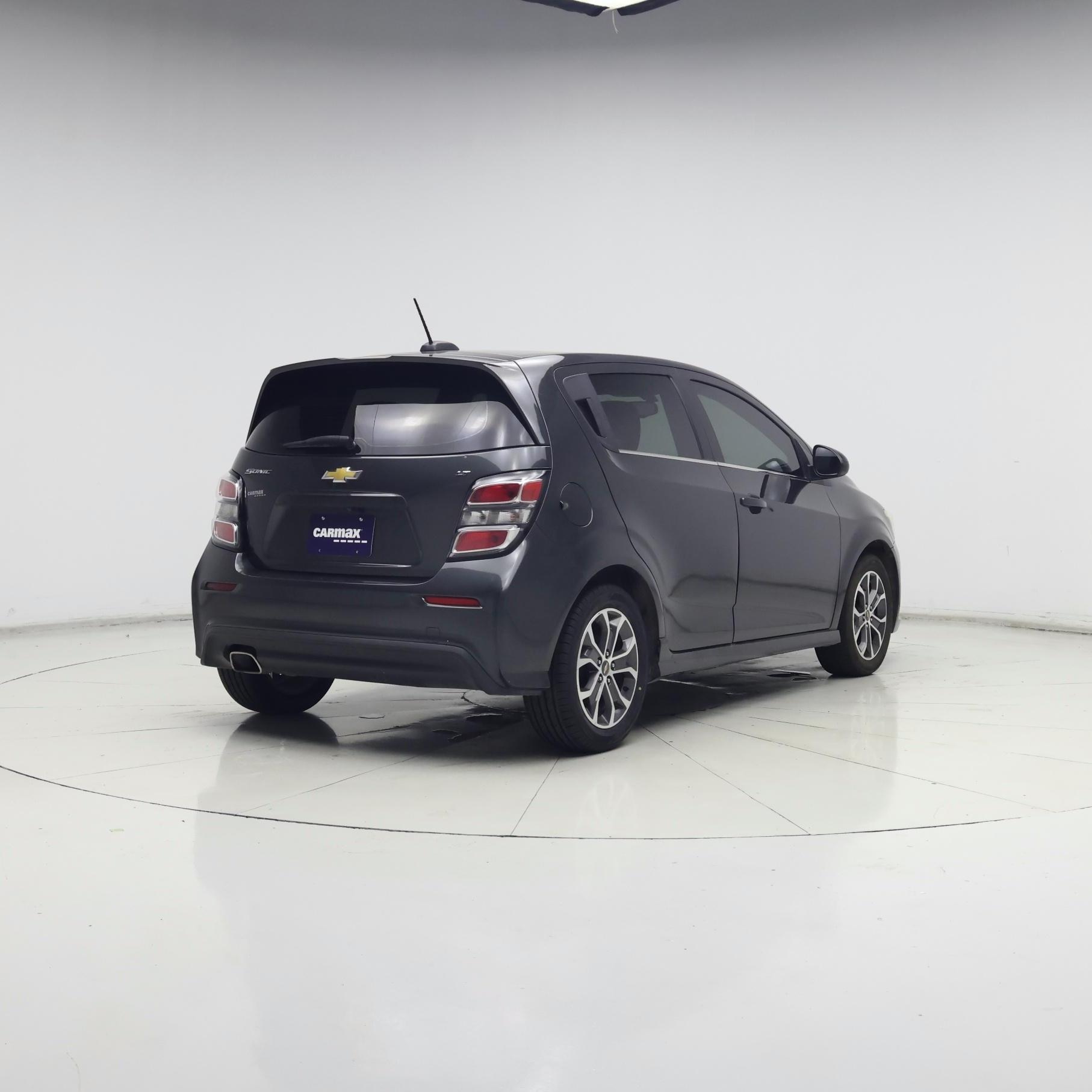 Thumbnail: 2017 Chevrolet Sonic - 8