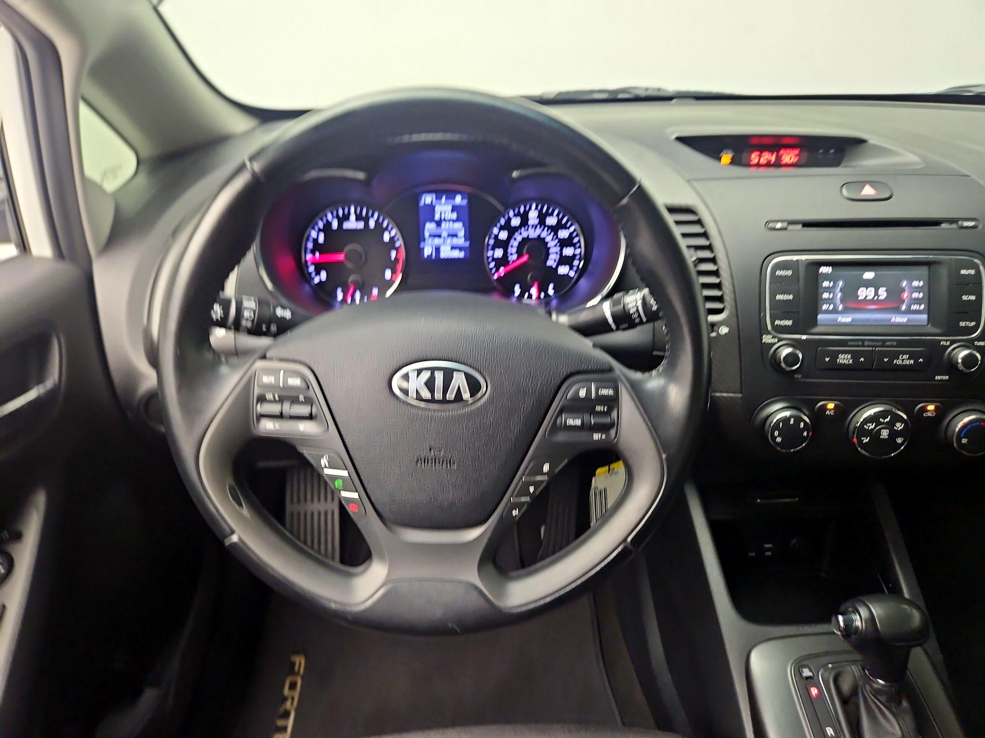 Thumbnail: 2016 Kia Forte - 10