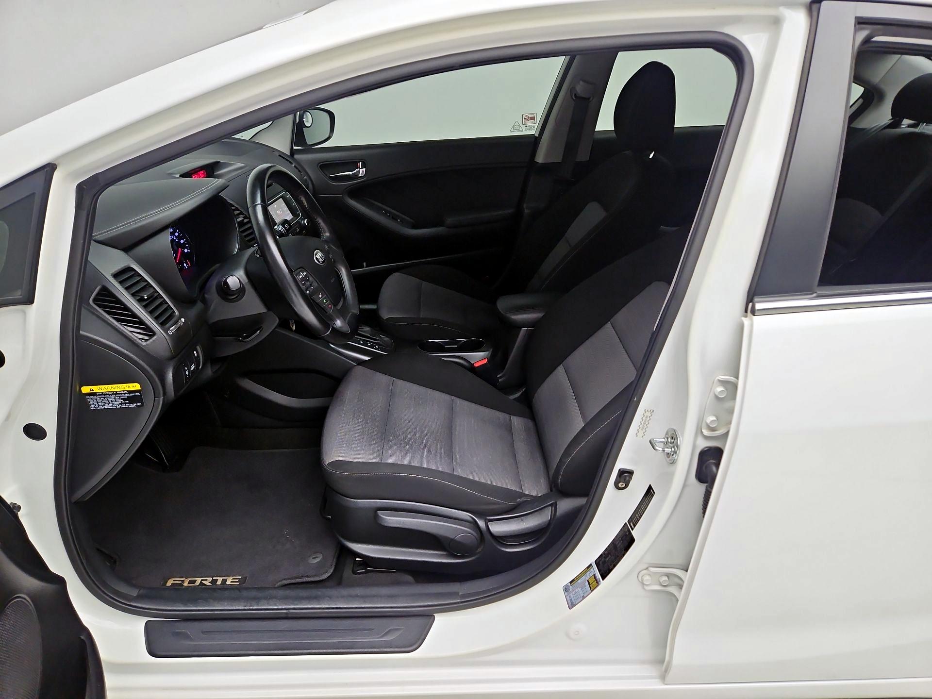 Thumbnail: 2016 Kia Forte - 11