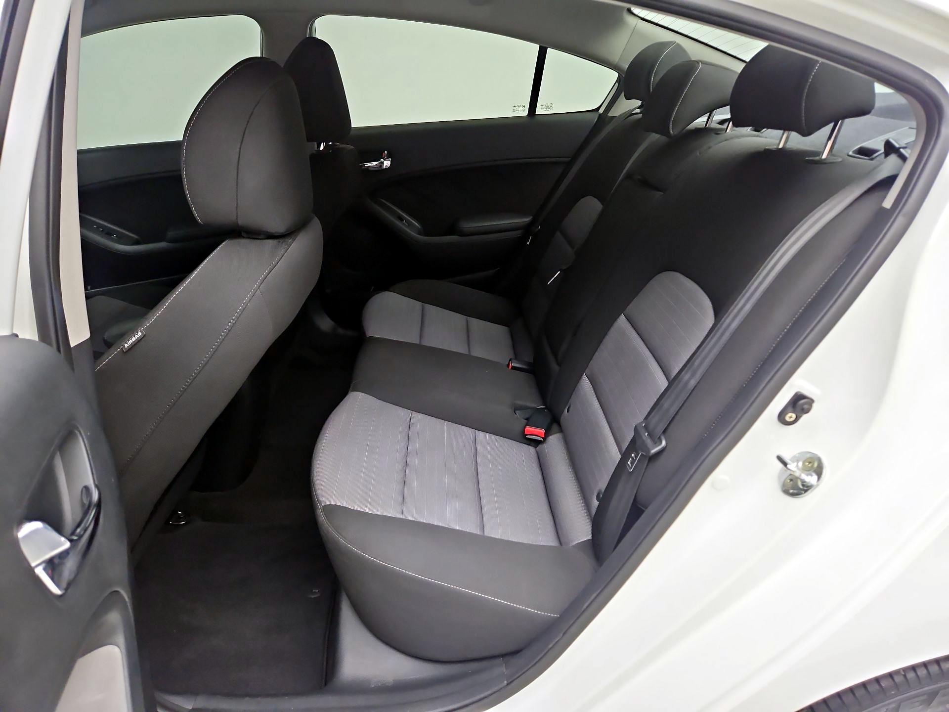 Thumbnail: 2016 Kia Forte - 19