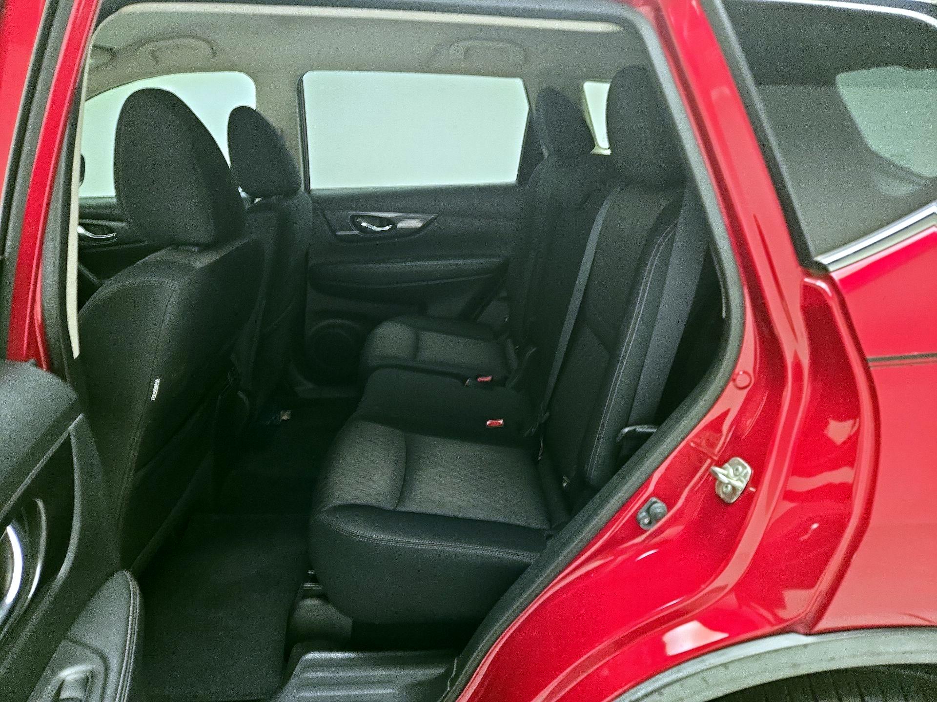 Thumbnail: 2017 Nissan Rogue - 20