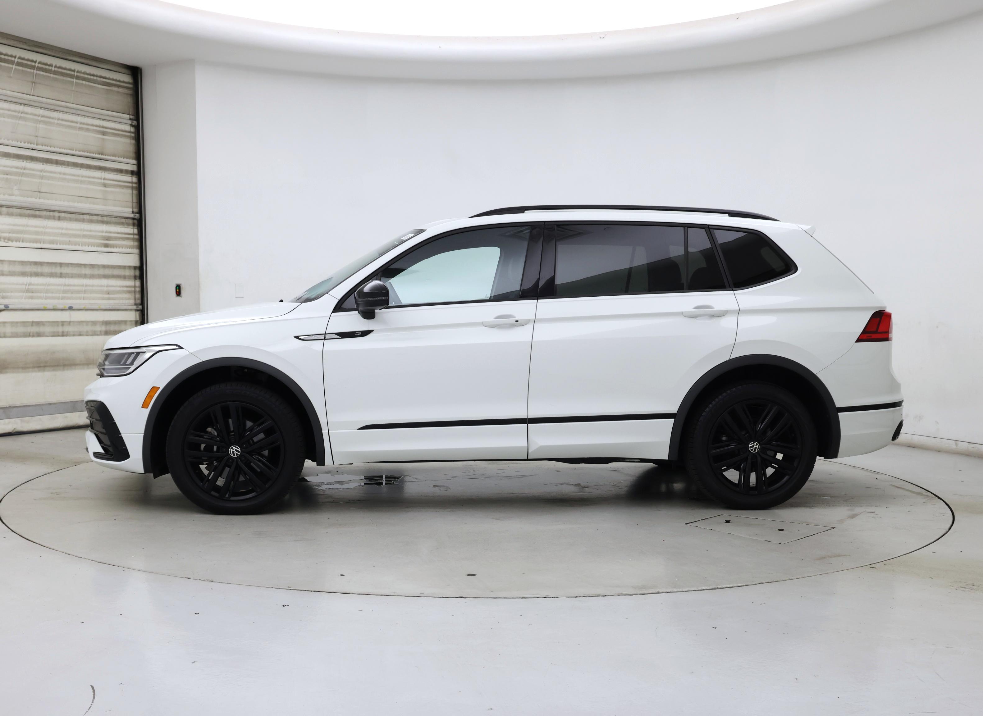 Thumbnail: 2022 Volkswagen Tiguan - 3