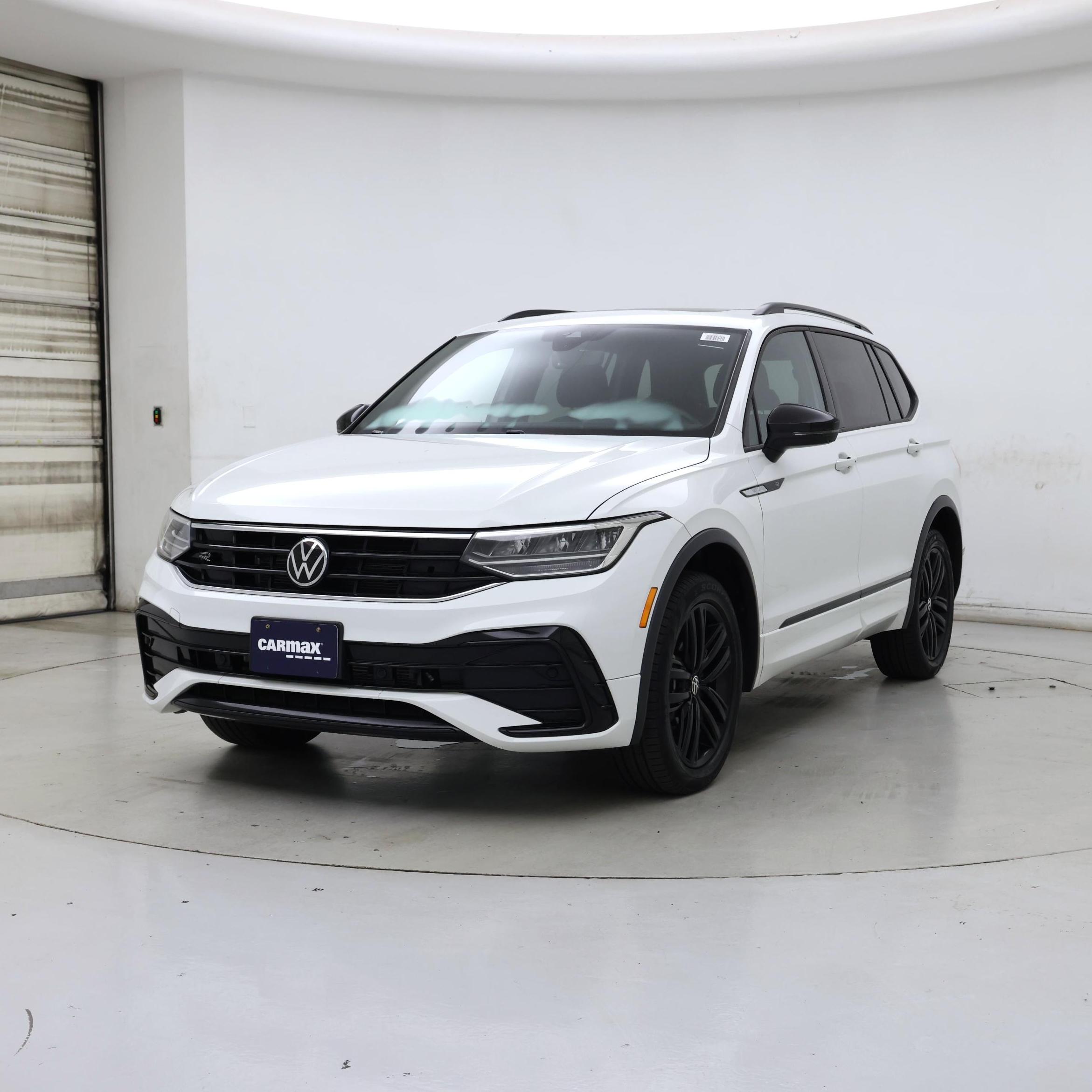 Thumbnail: 2022 Volkswagen Tiguan - 4