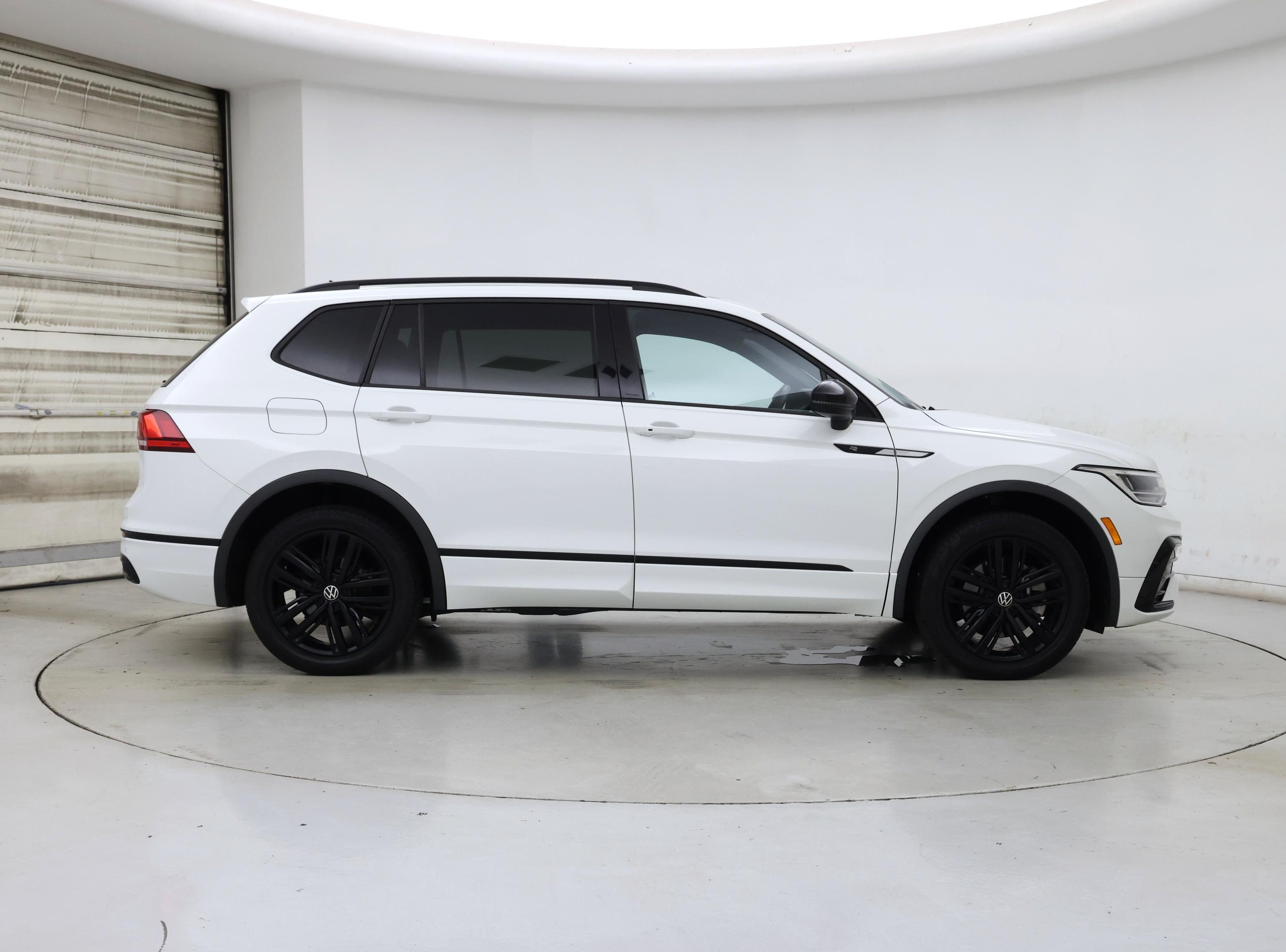 Thumbnail: 2022 Volkswagen Tiguan - 7