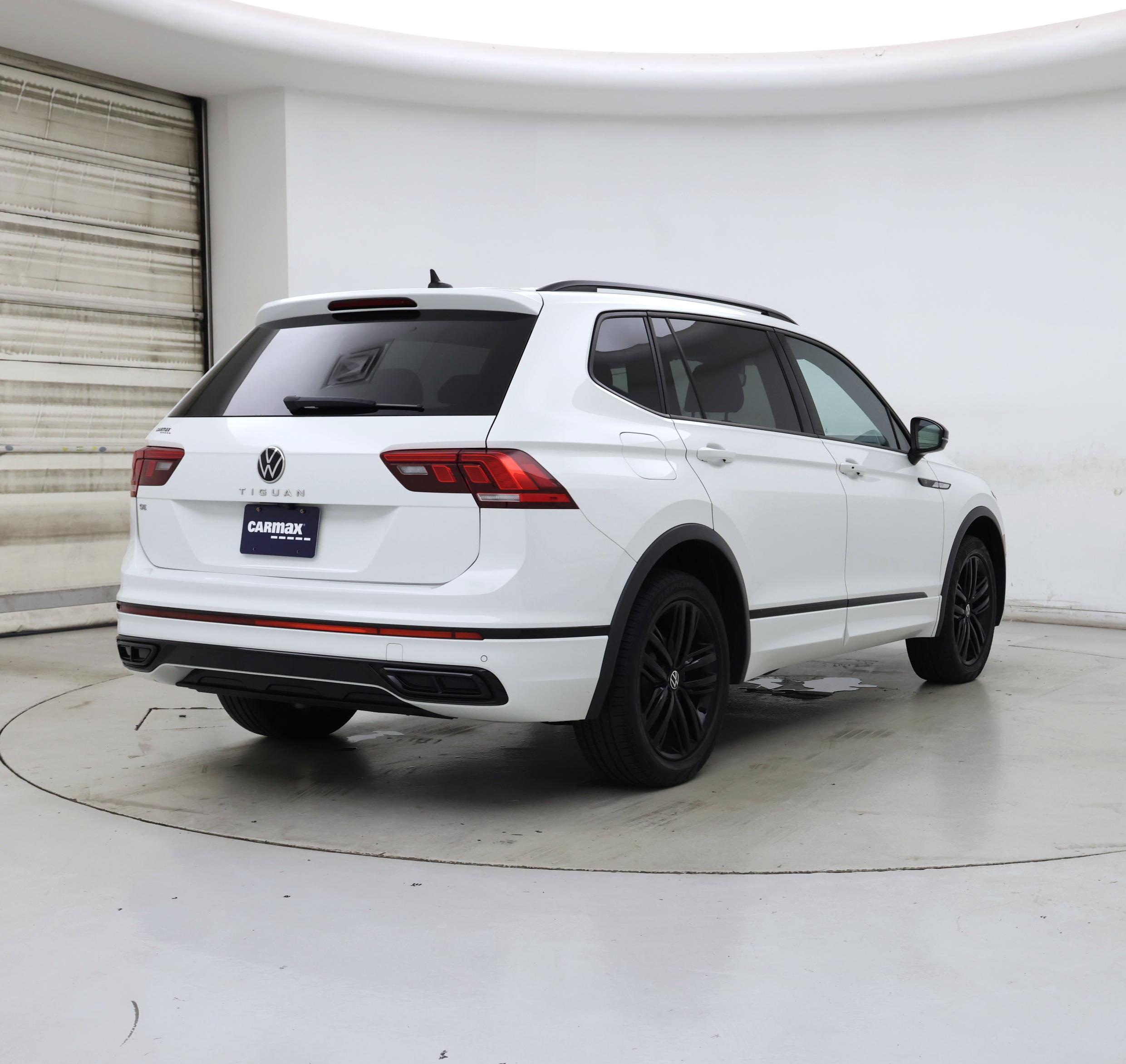 Thumbnail: 2022 Volkswagen Tiguan - 8