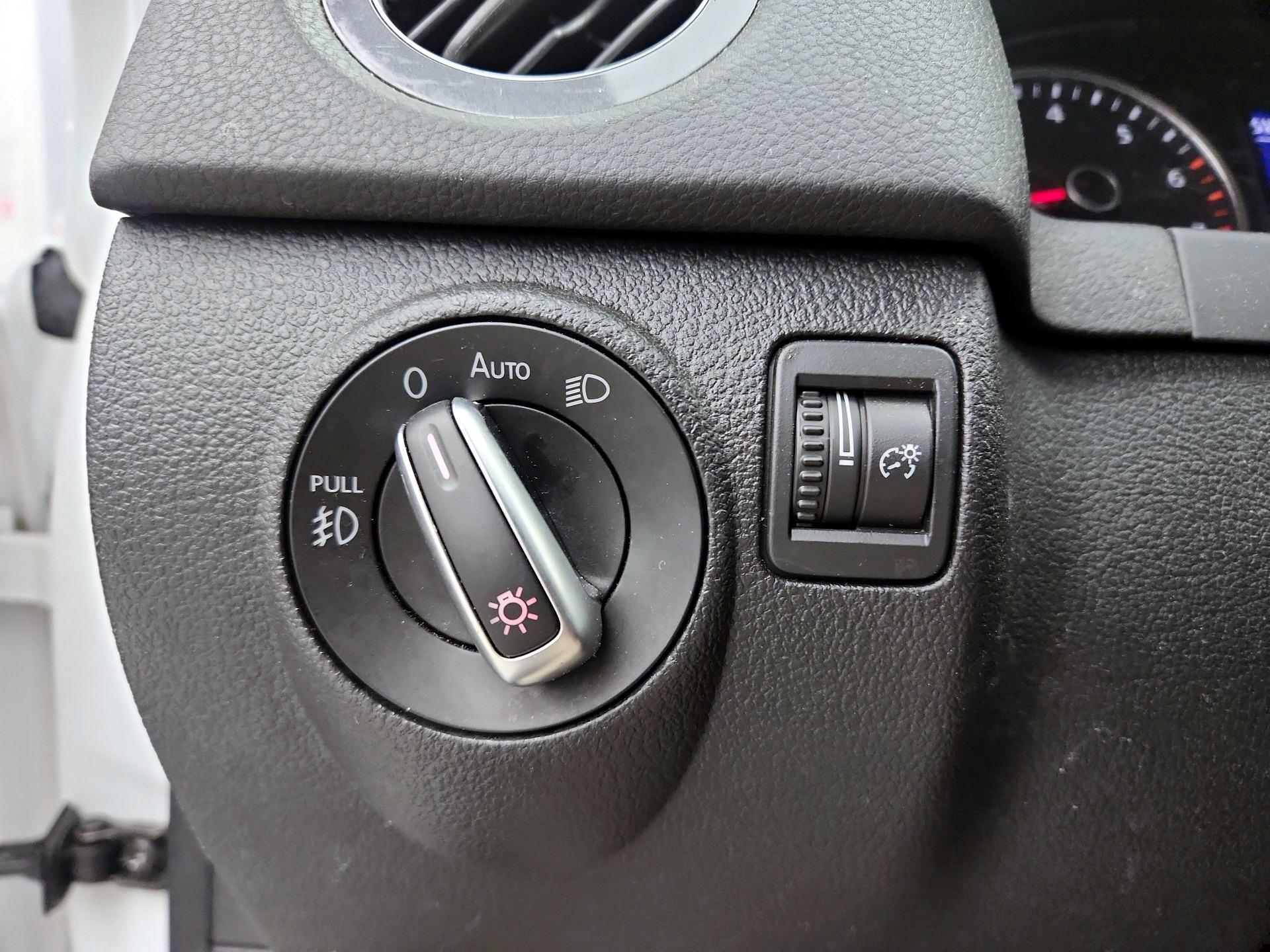 Thumbnail: 2016 Volkswagen Tiguan - 13