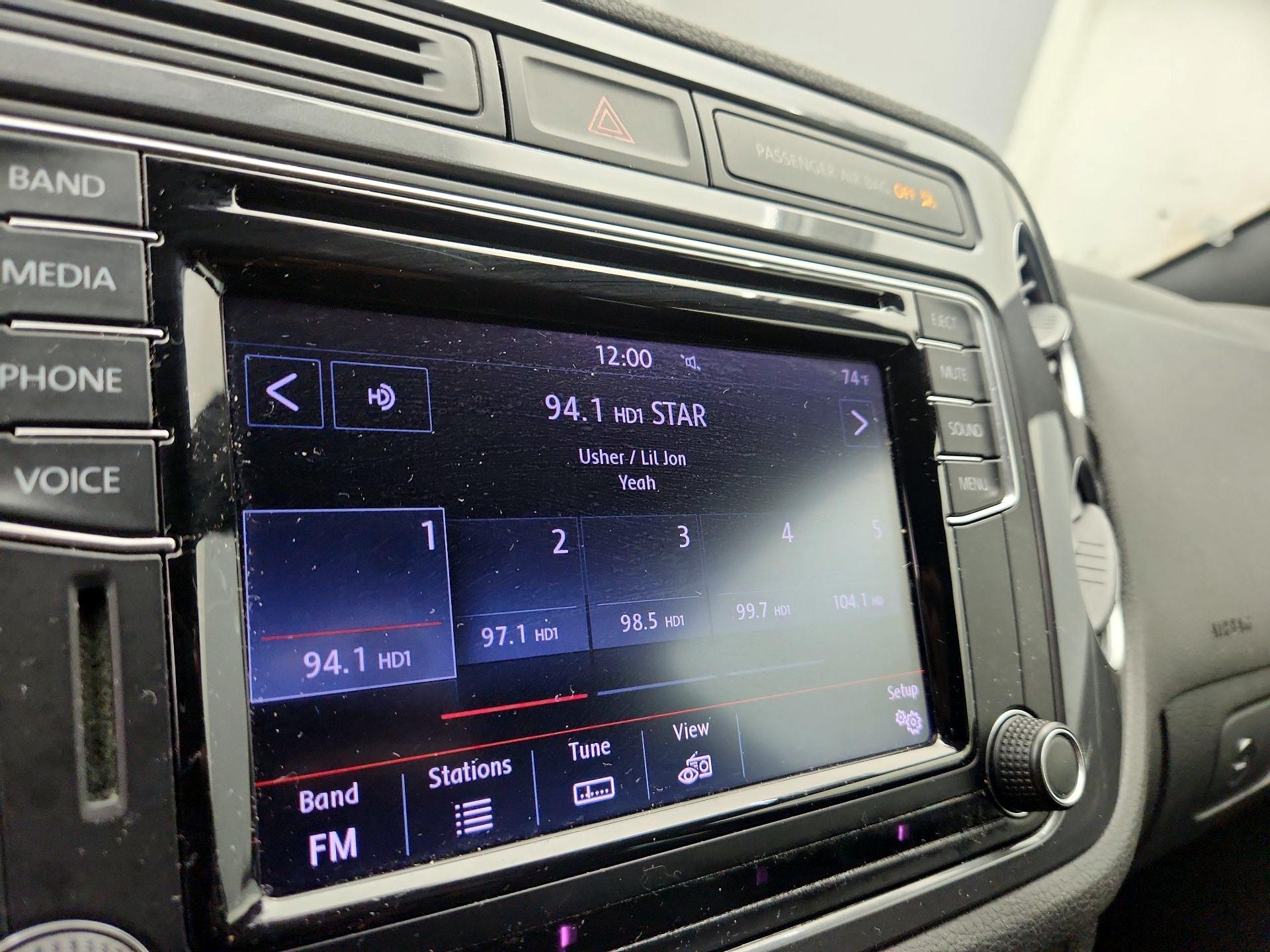 Thumbnail: 2016 Volkswagen Tiguan - 15