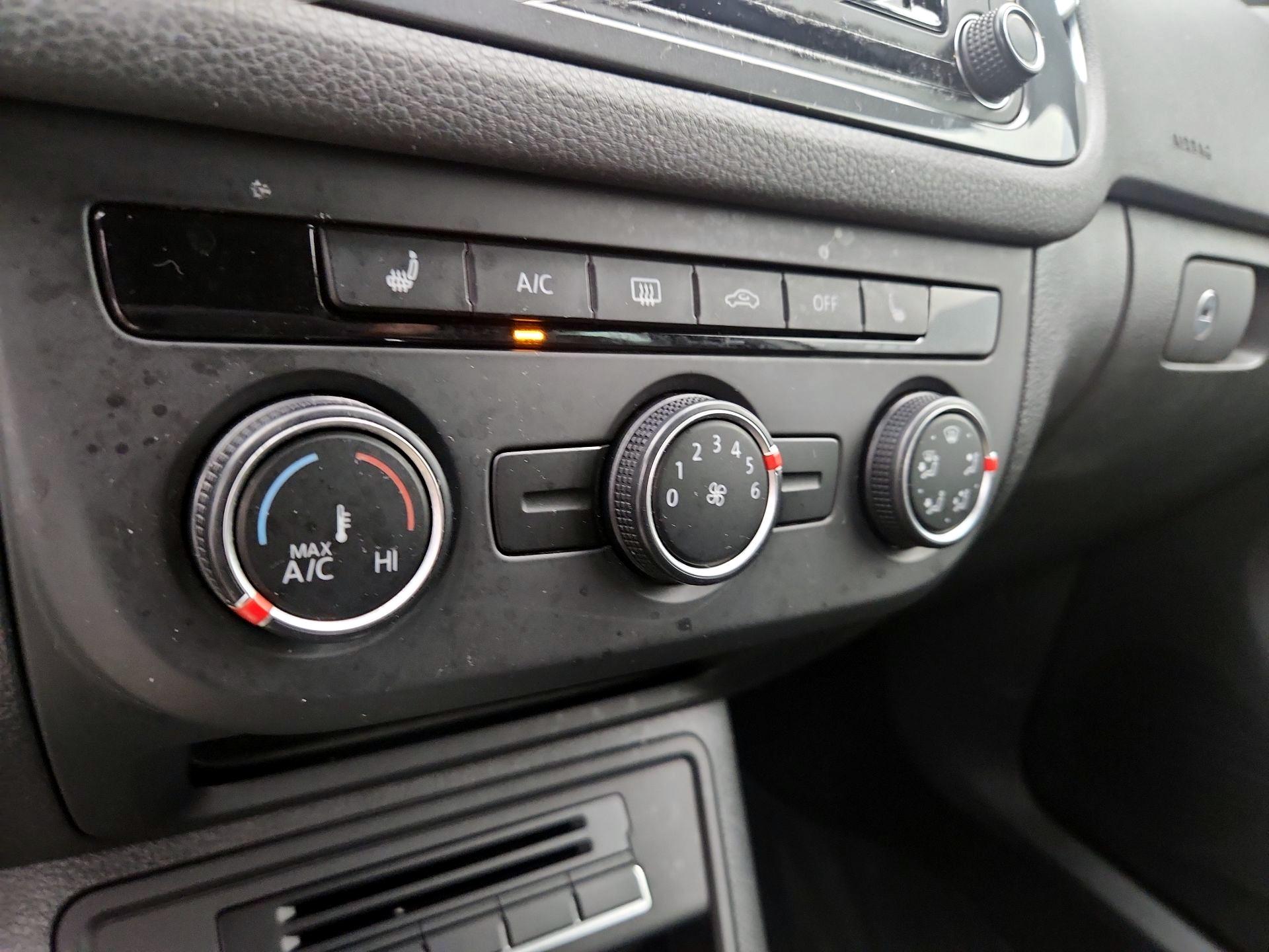 Thumbnail: 2016 Volkswagen Tiguan - 16
