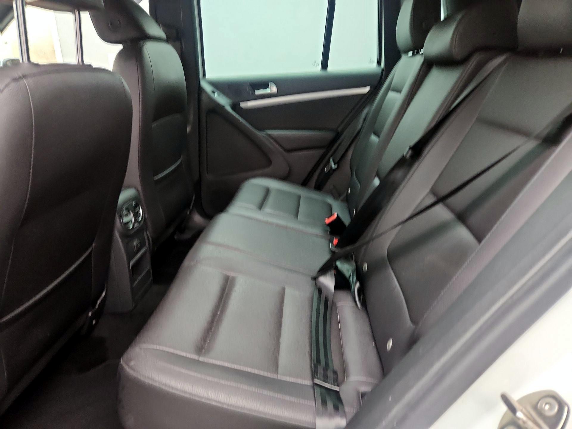 Thumbnail: 2016 Volkswagen Tiguan - 19