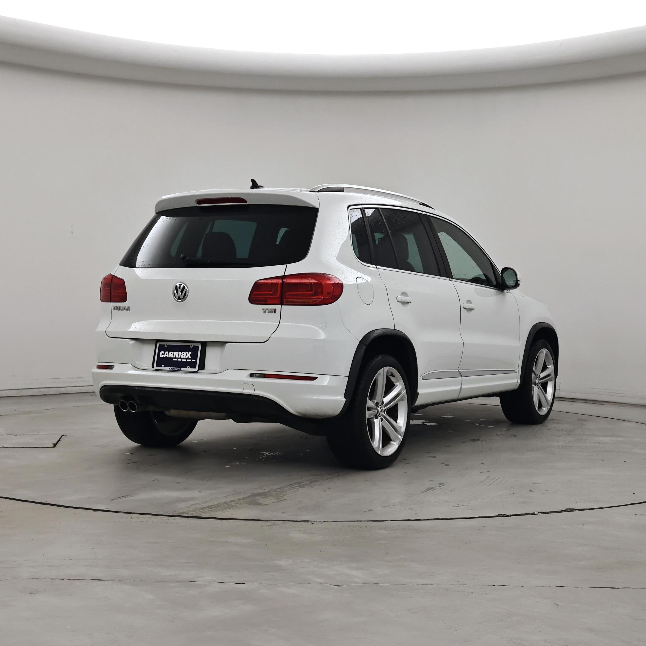 Thumbnail: 2016 Volkswagen Tiguan - 8