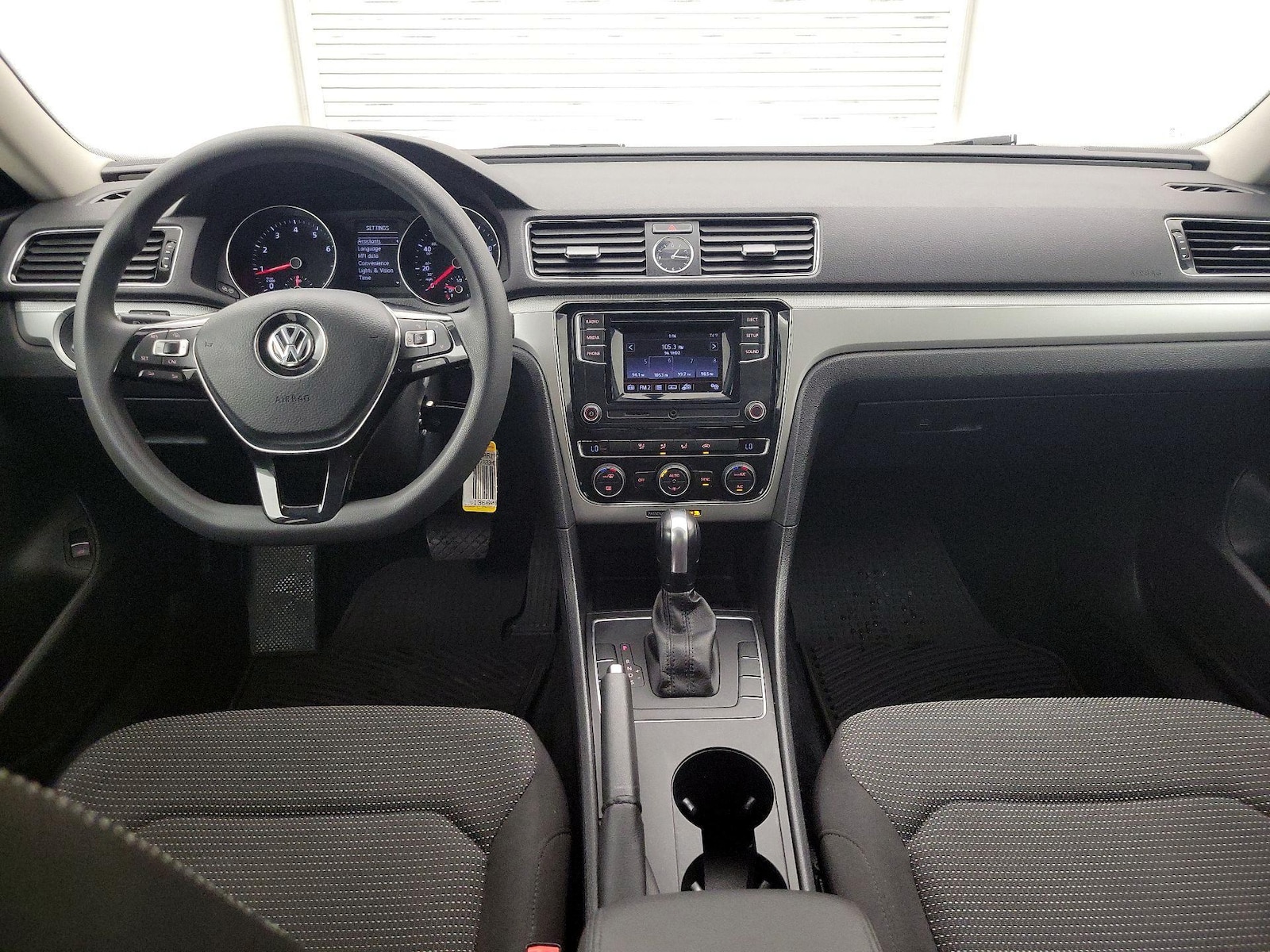 2017 Volkswagen Passat S - Photo 10