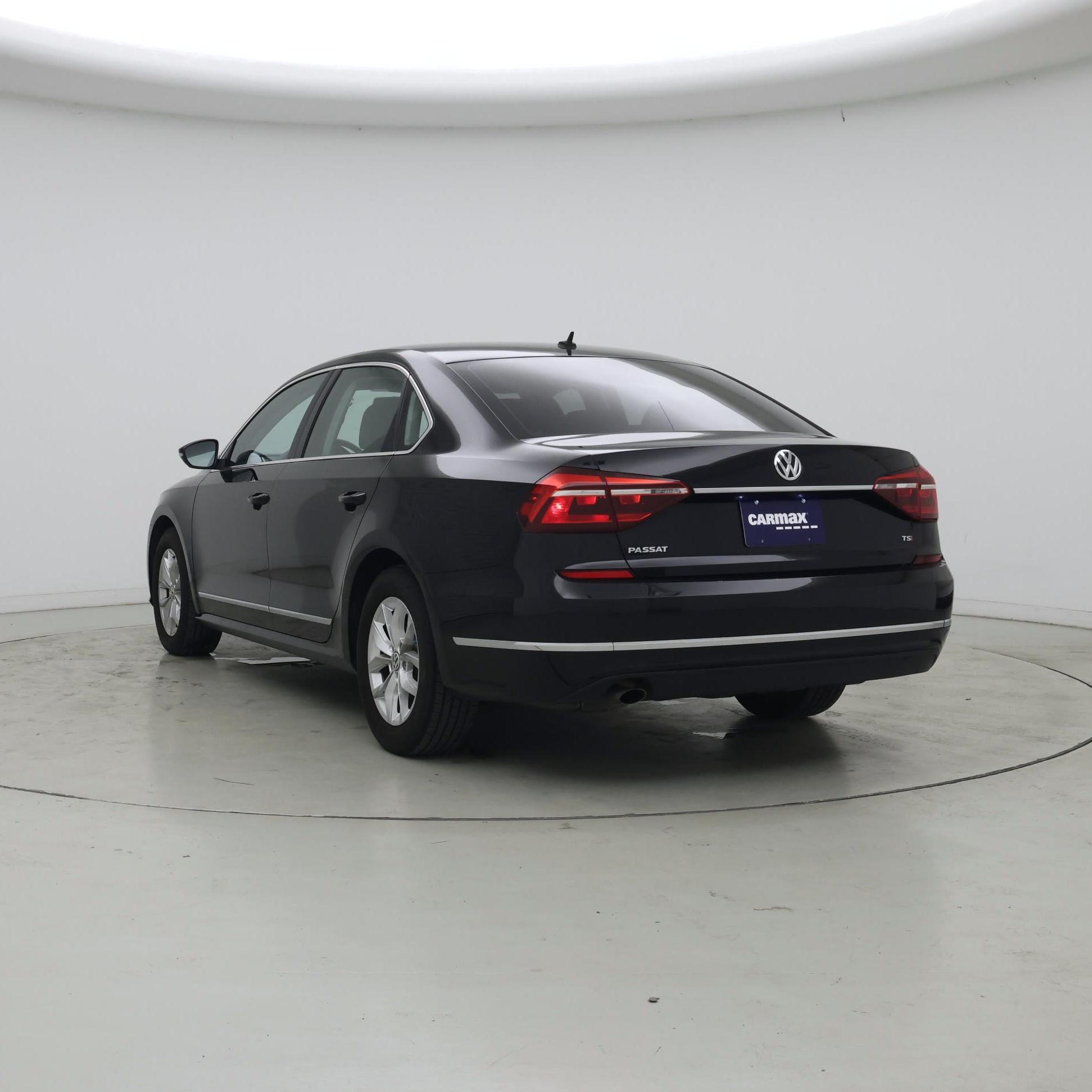 Thumbnail: 2017 Volkswagen Passat - 2