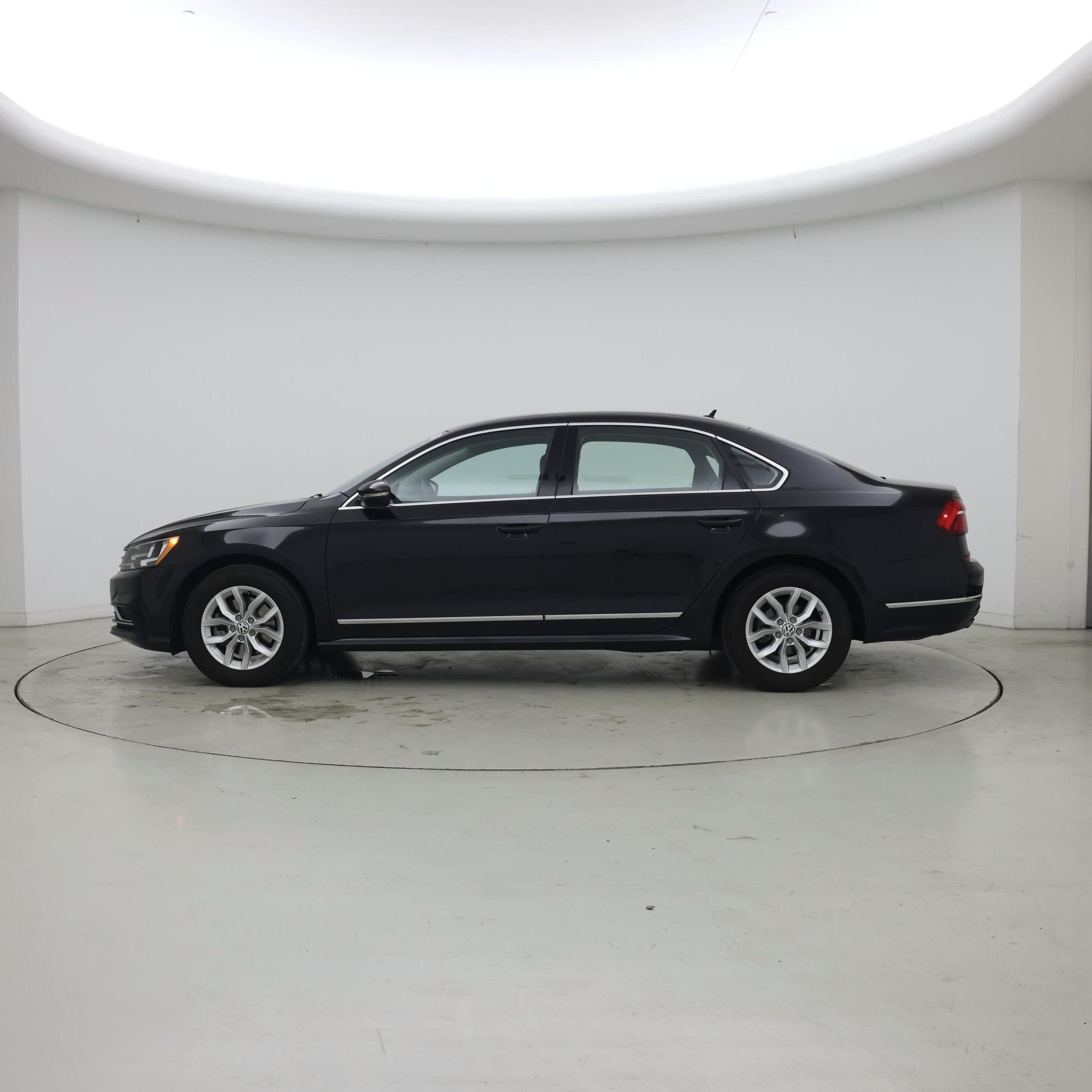 Thumbnail: 2017 Volkswagen Passat - 3