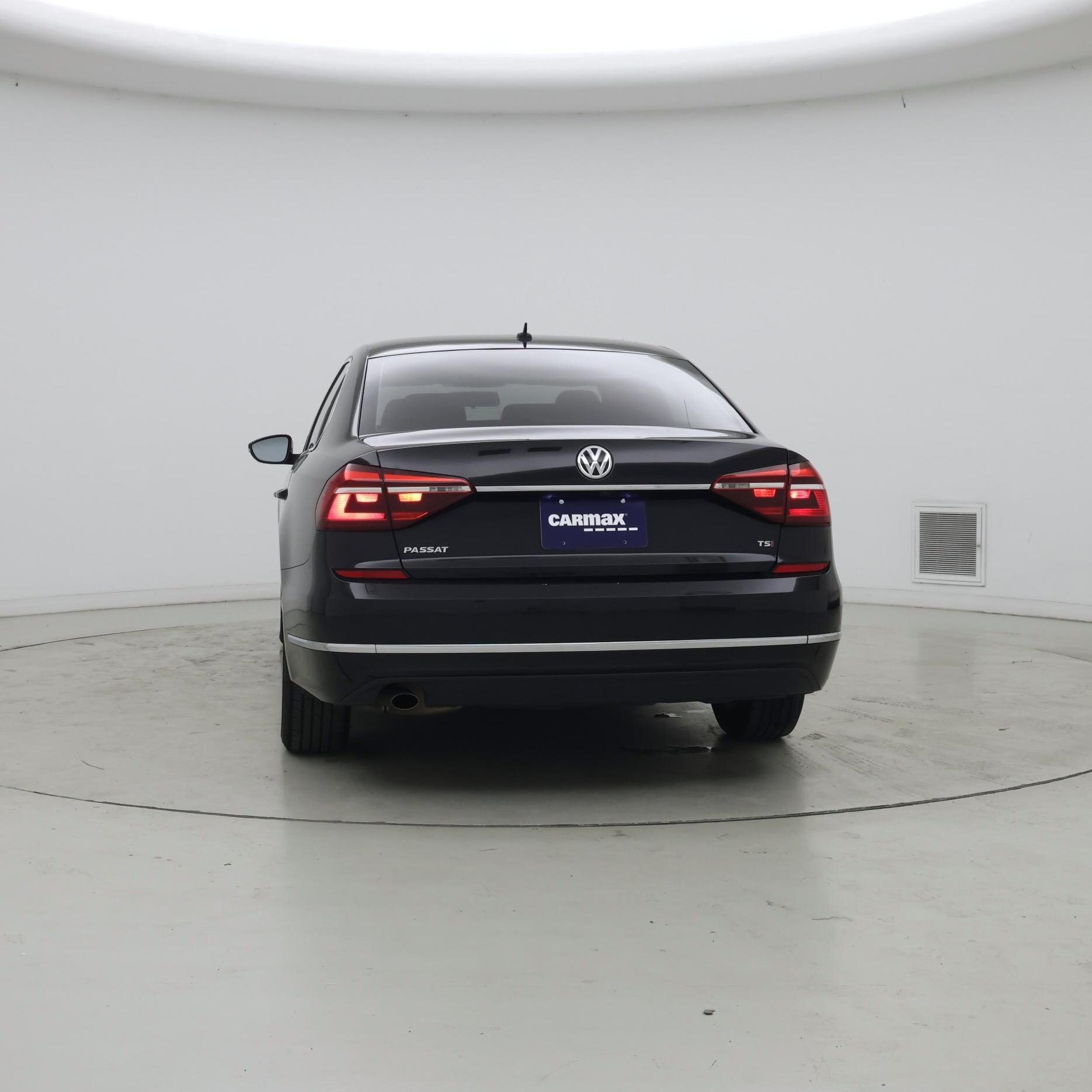 Thumbnail: 2017 Volkswagen Passat - 6