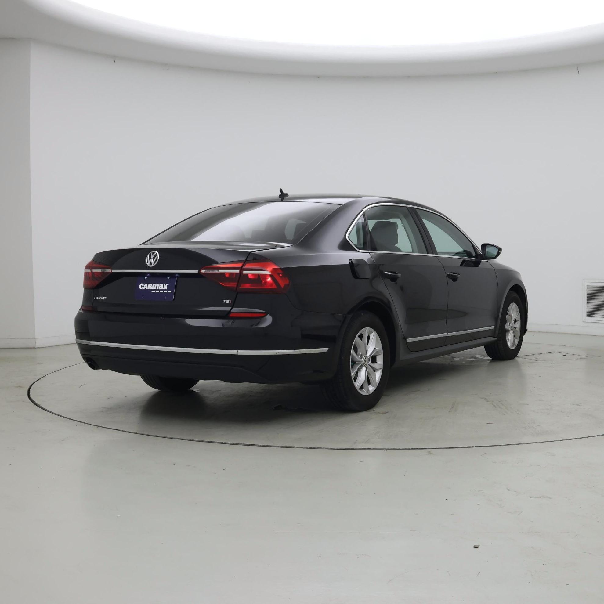 Thumbnail: 2017 Volkswagen Passat - 8