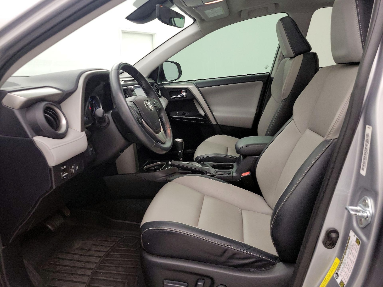 2017 Toyota RAV4 Limited - Photo 12