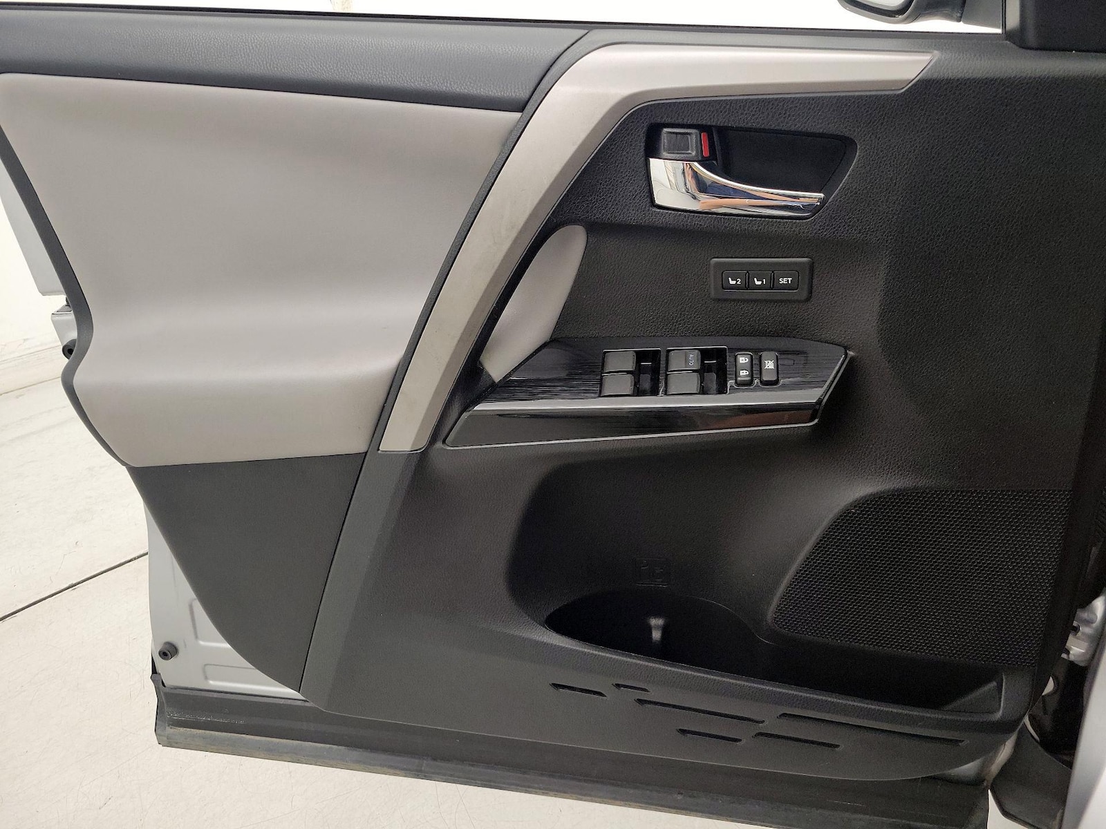 2017 Toyota RAV4 Limited - Photo 13