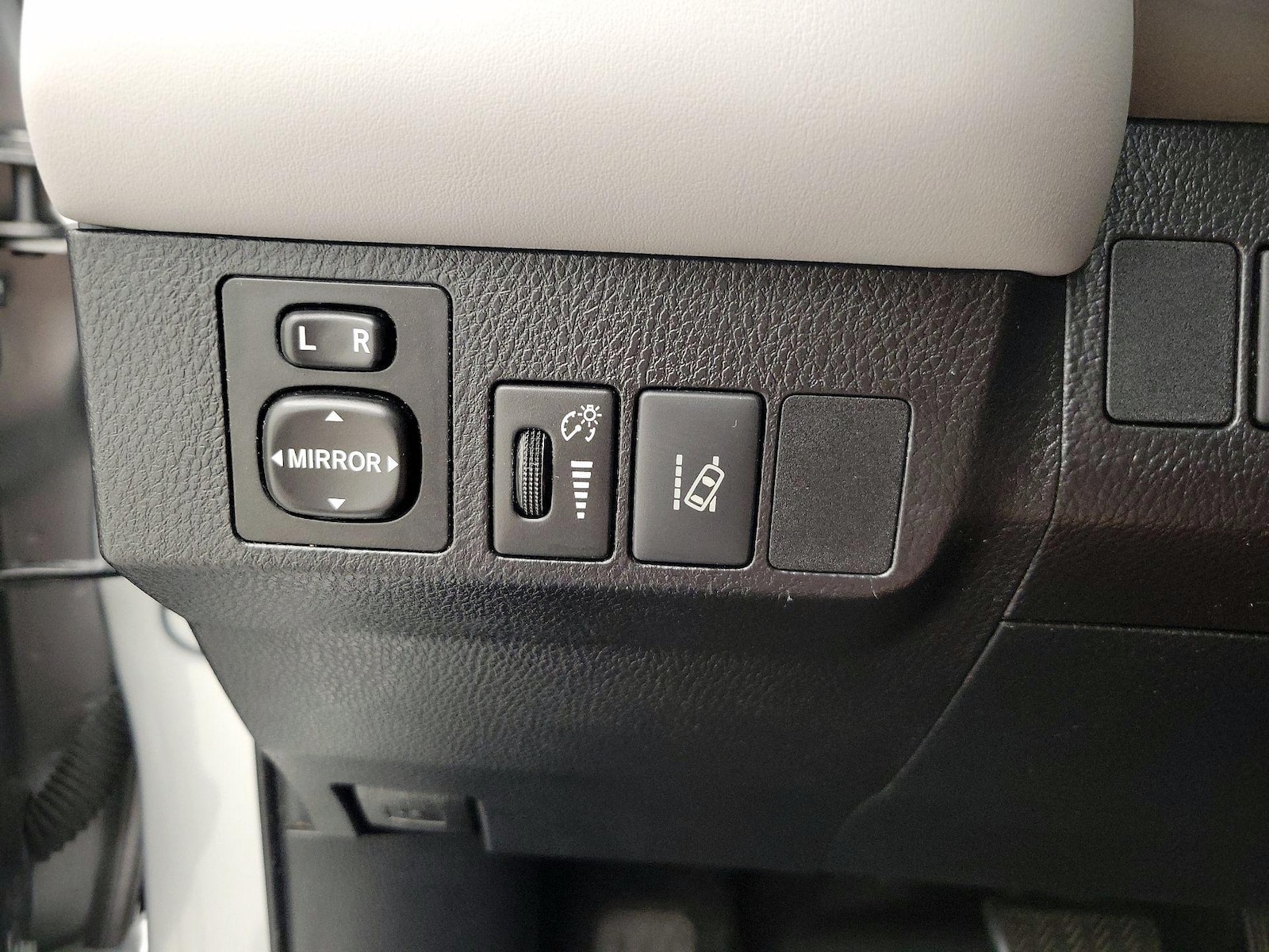 2017 Toyota RAV4 Limited - Photo 14
