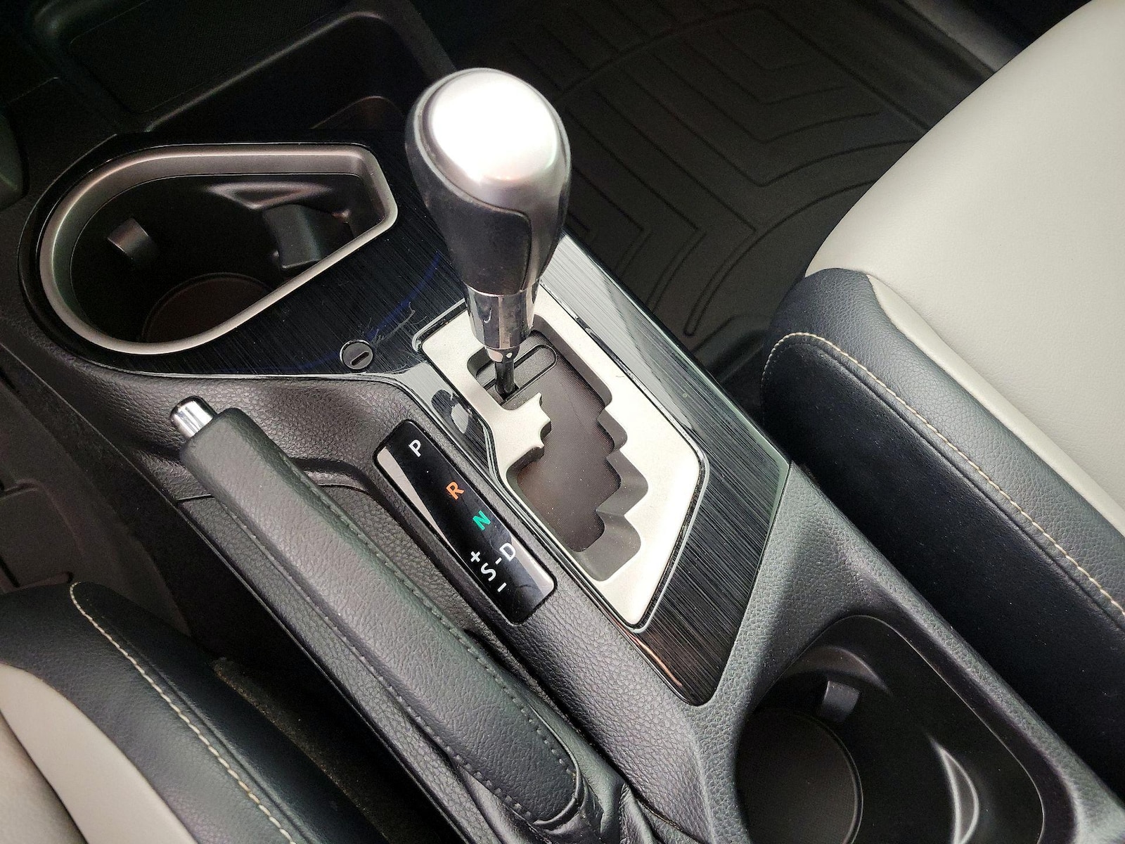 2017 Toyota RAV4 Limited - Photo 19