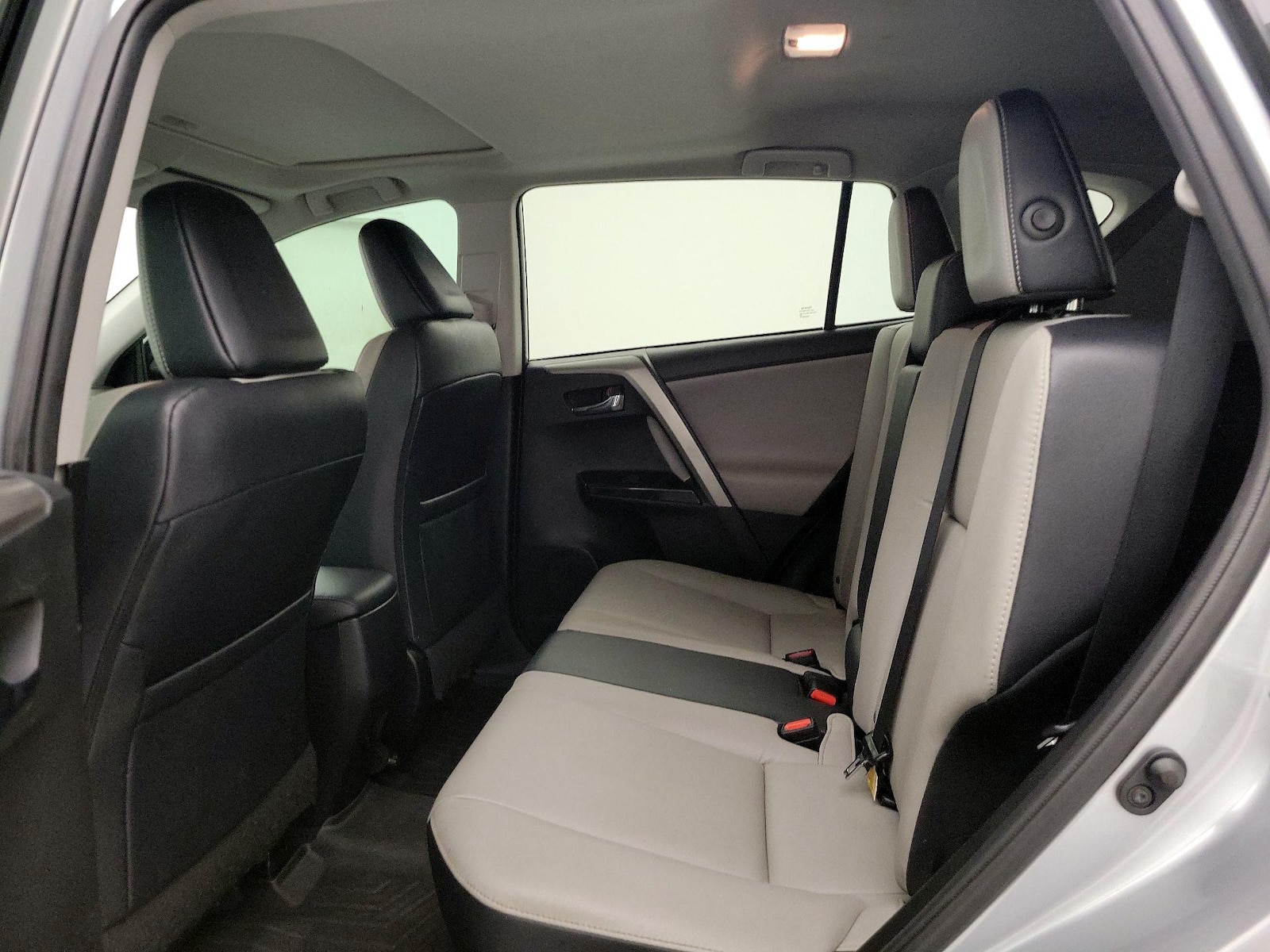 2017 Toyota RAV4 Limited - Photo 22