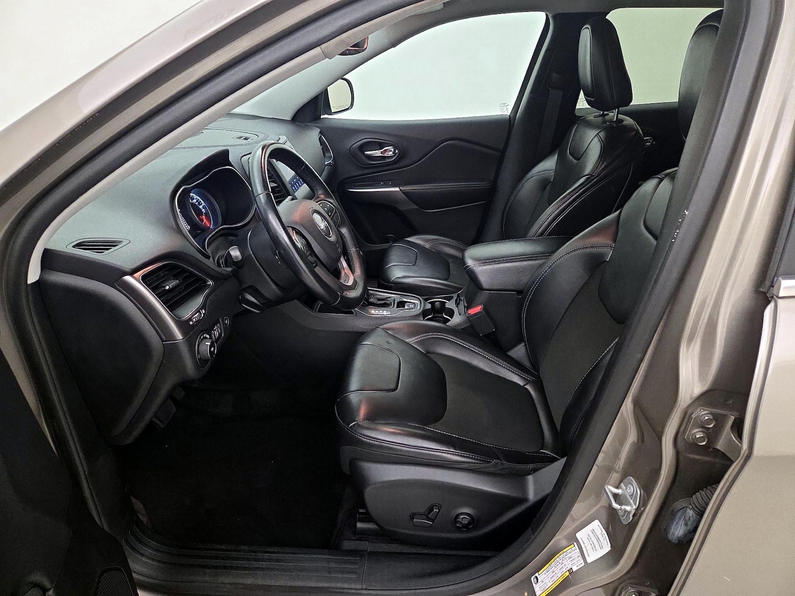 2019 Jeep Cherokee Latitude Plus - Photo 12