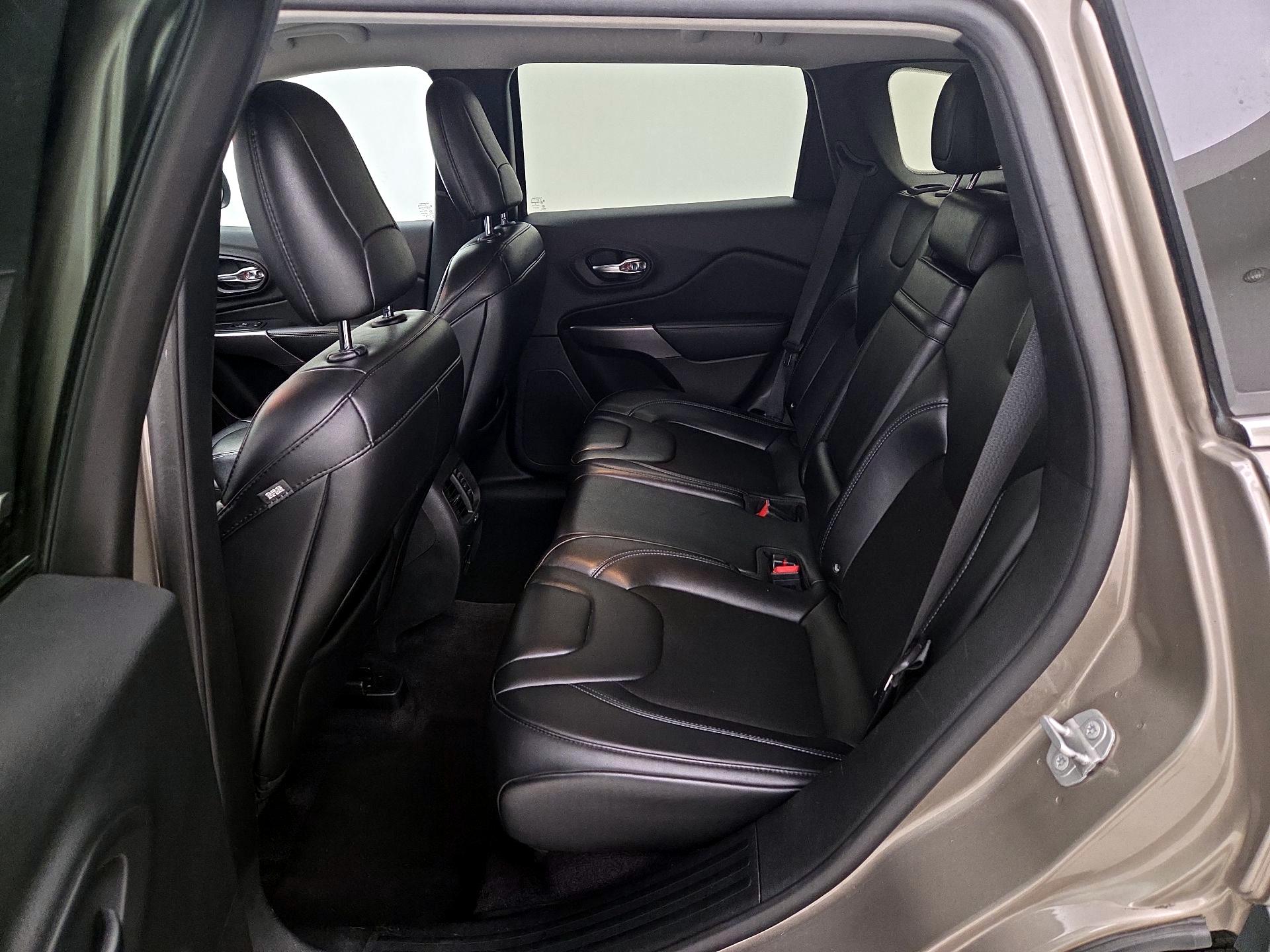 Thumbnail: 2019 Jeep Cherokee - 19