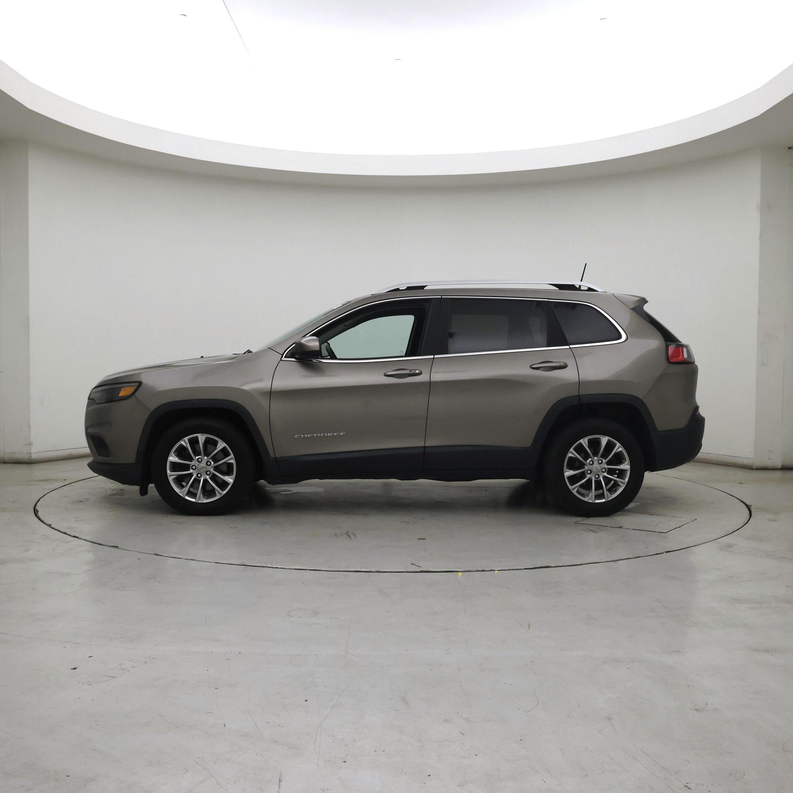 Thumbnail: 2019 Jeep Cherokee - 3