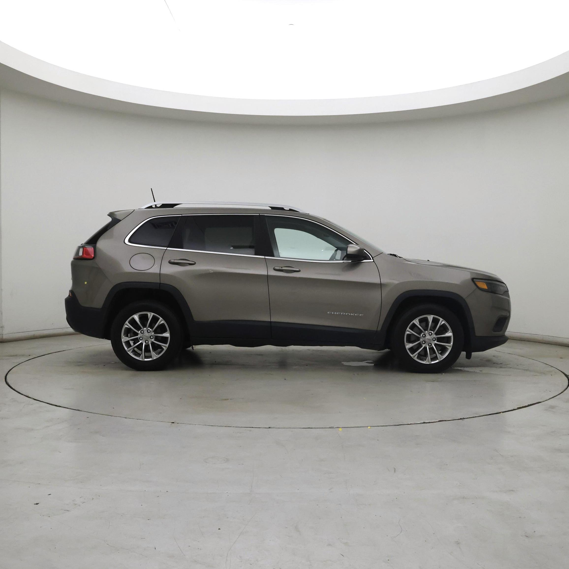 Thumbnail: 2019 Jeep Cherokee - 7