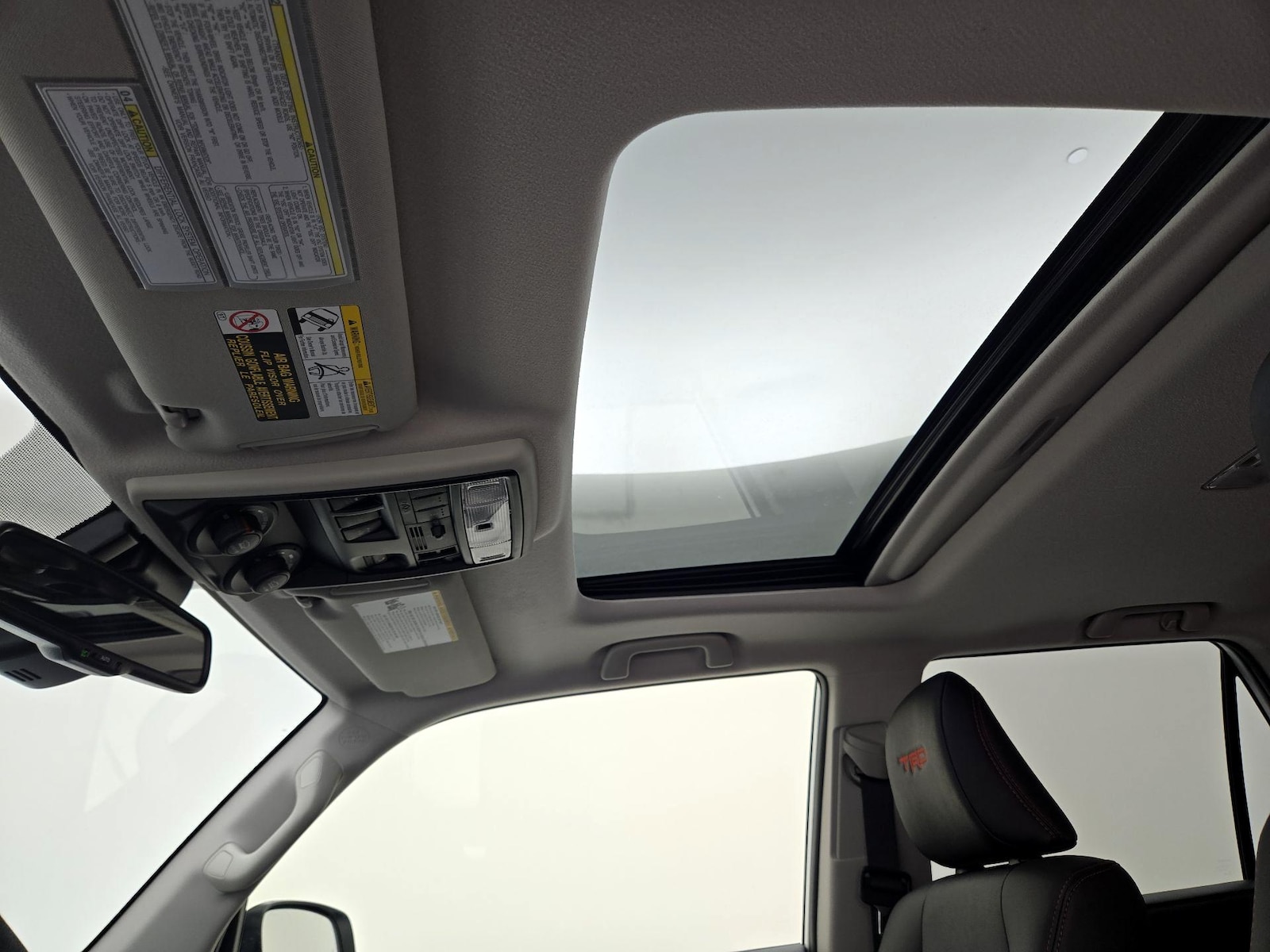 Sunroof(s) & Overhead Airbags