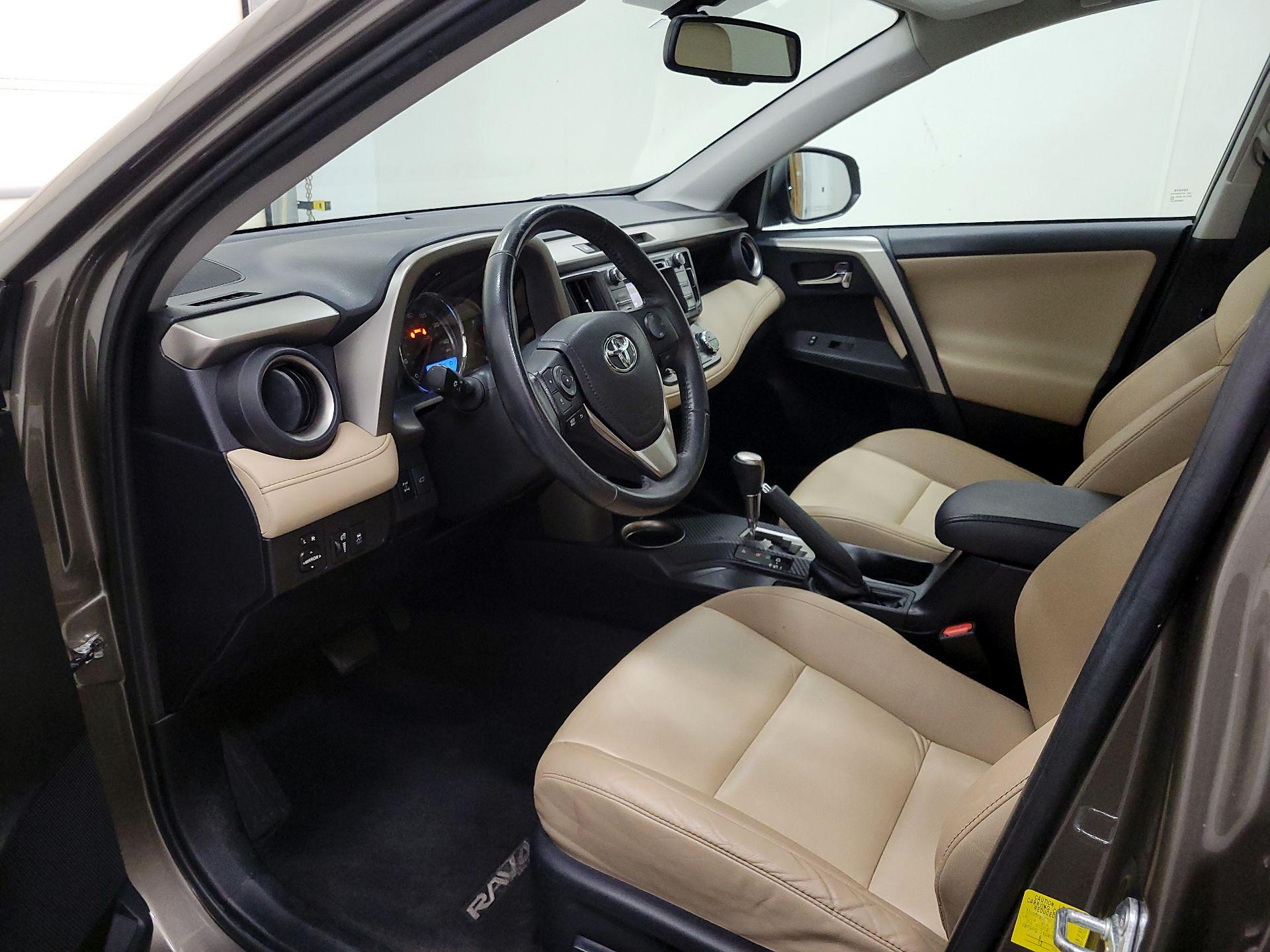 Thumbnail: 2015 Toyota RAV4 - 11
