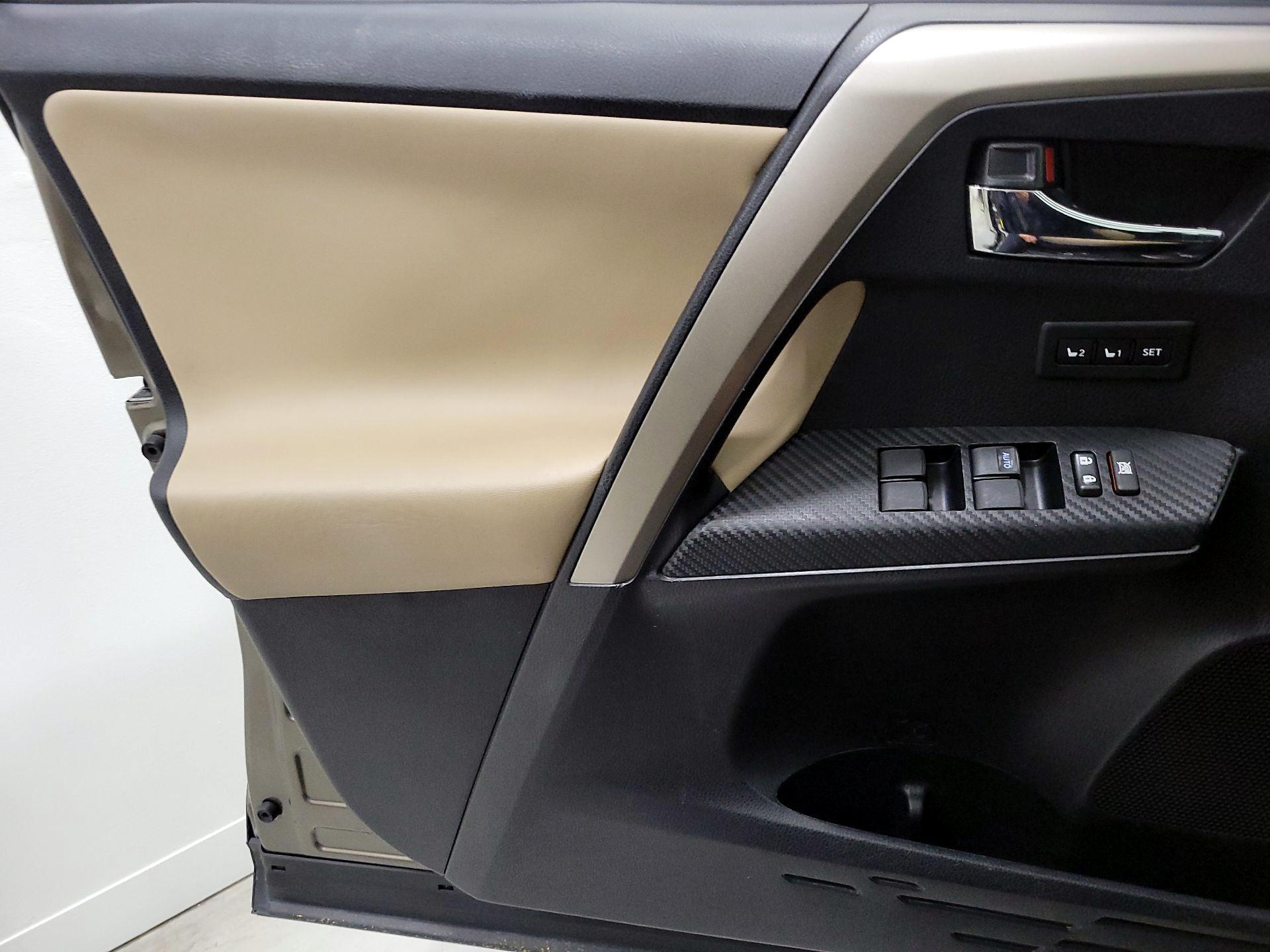 Thumbnail: 2015 Toyota RAV4 - 12
