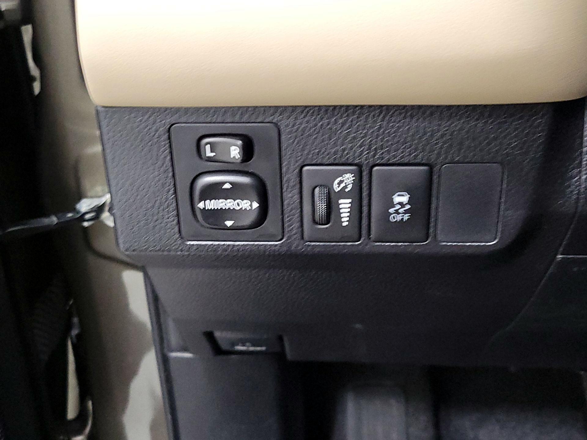 Thumbnail: 2015 Toyota RAV4 - 13