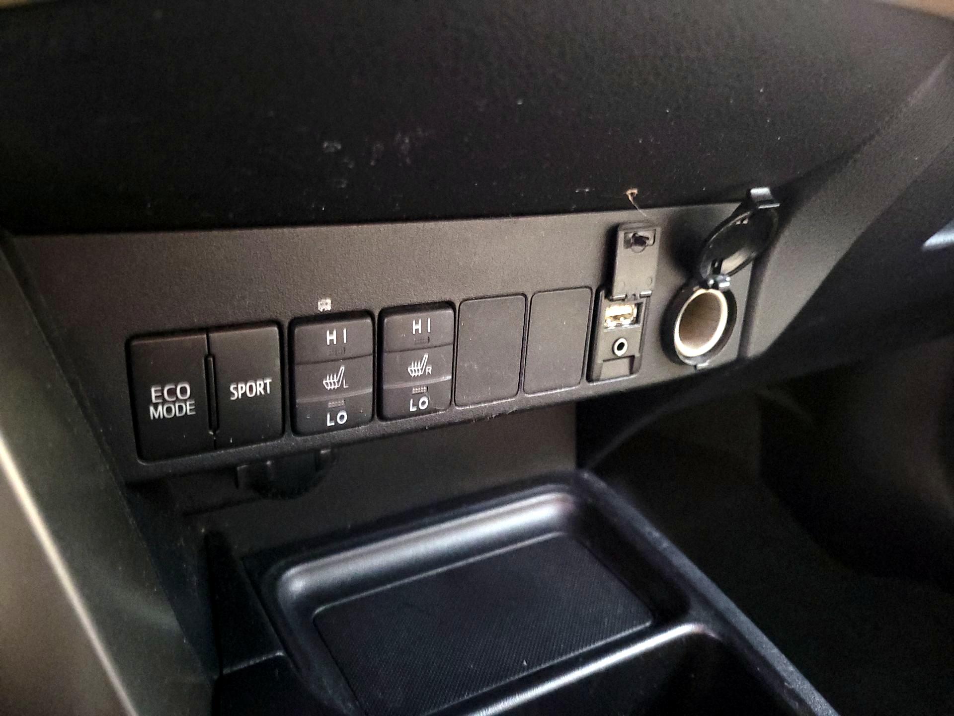 Thumbnail: 2015 Toyota RAV4 - 18