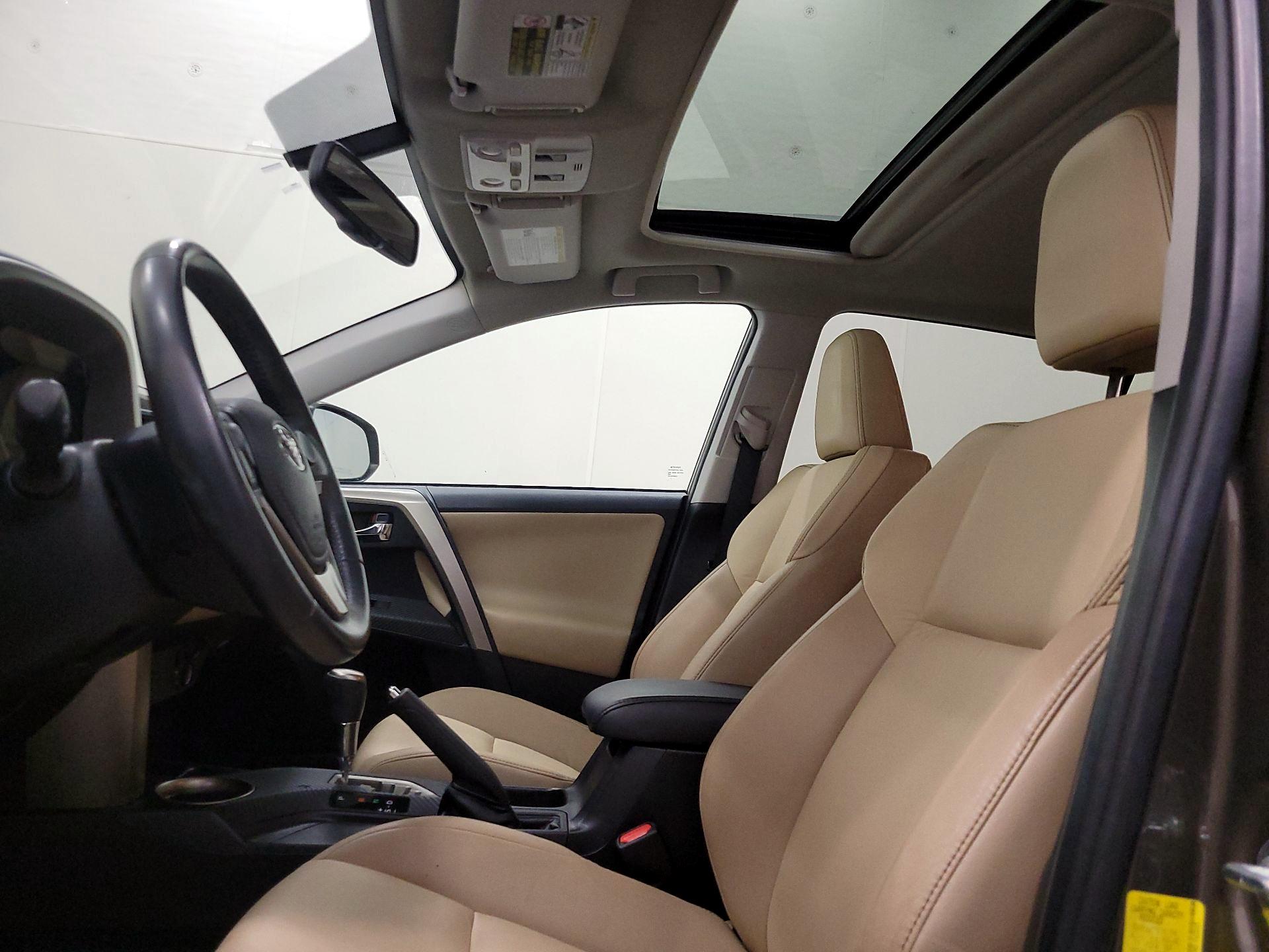 Thumbnail: 2015 Toyota RAV4 - 19