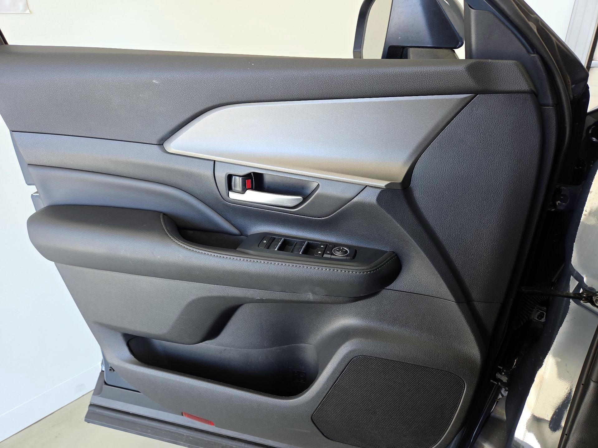 Thumbnail: 2024 Toyota Highlander - 12
