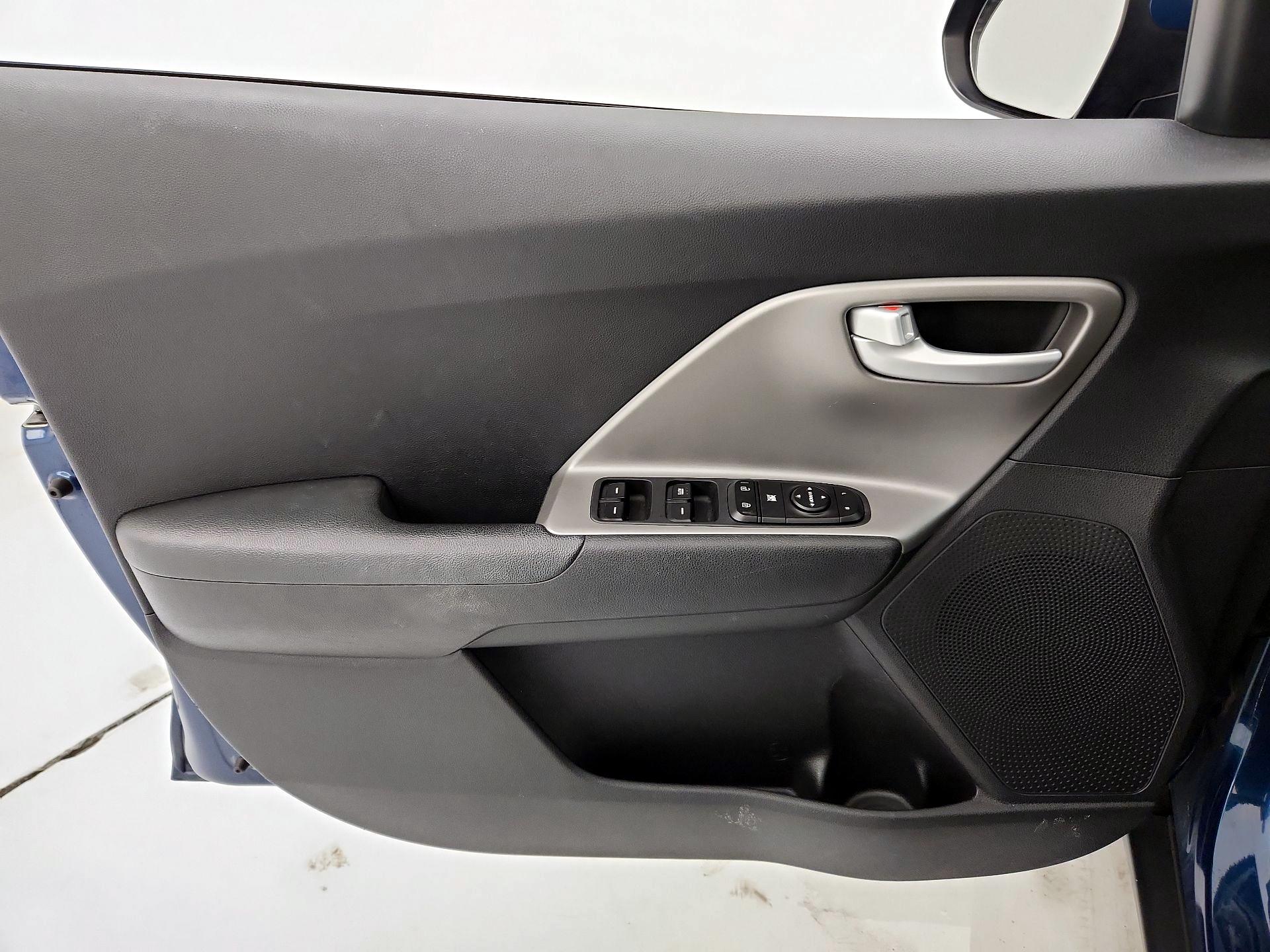Thumbnail: 2019 Kia Niro - 12