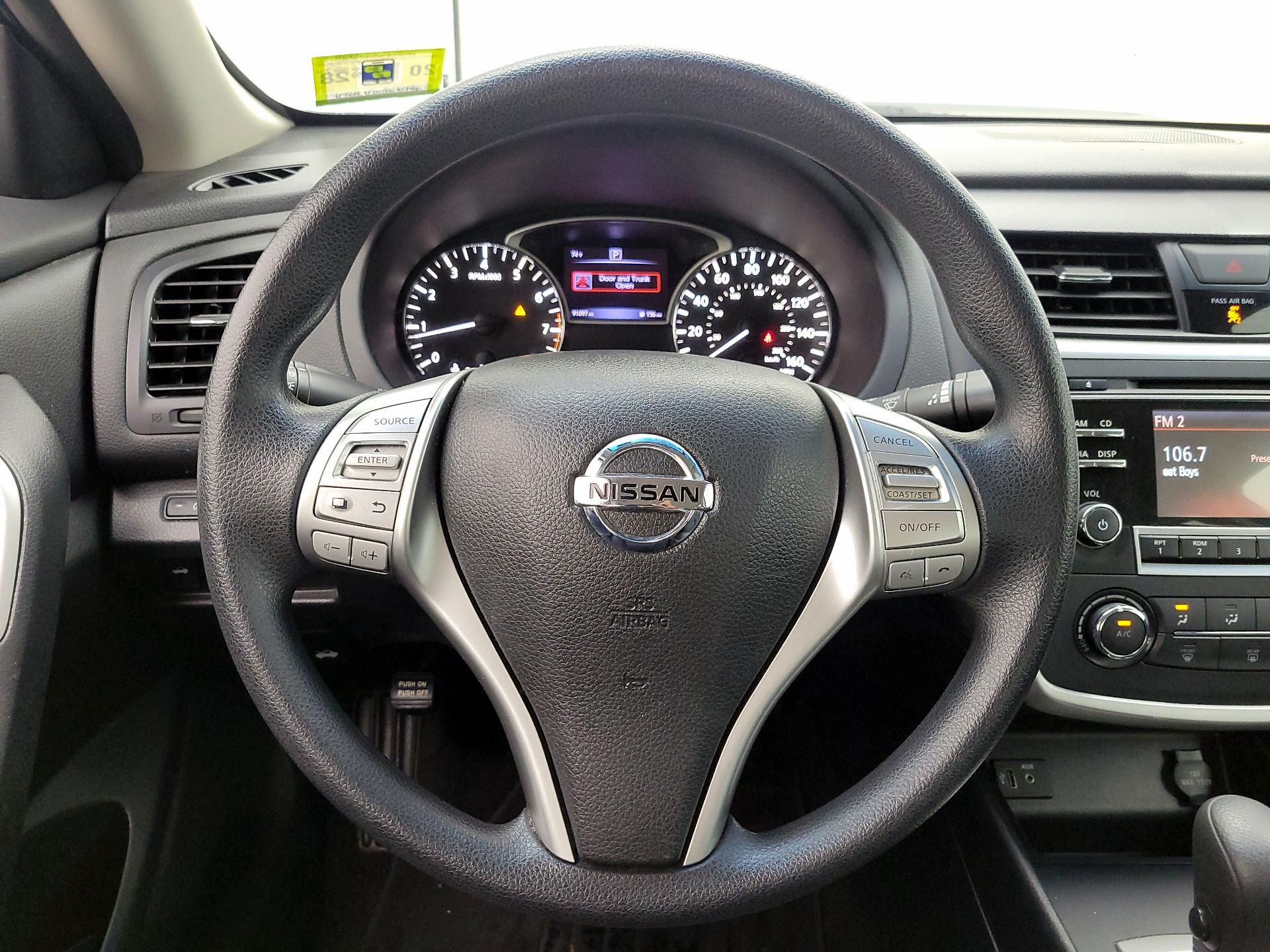 Thumbnail: 2017 Nissan Altima - 10