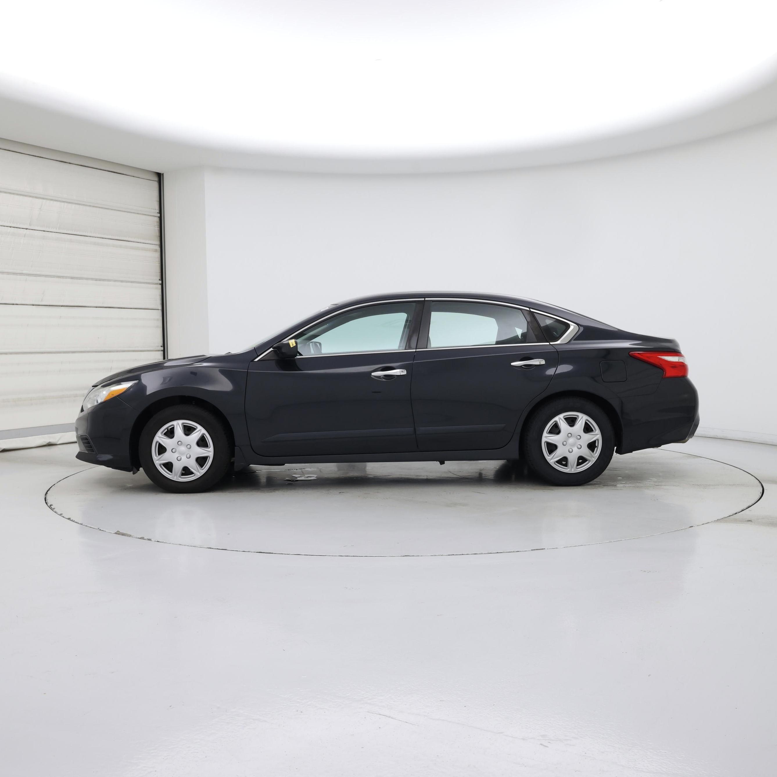 Thumbnail: 2017 Nissan Altima - 3