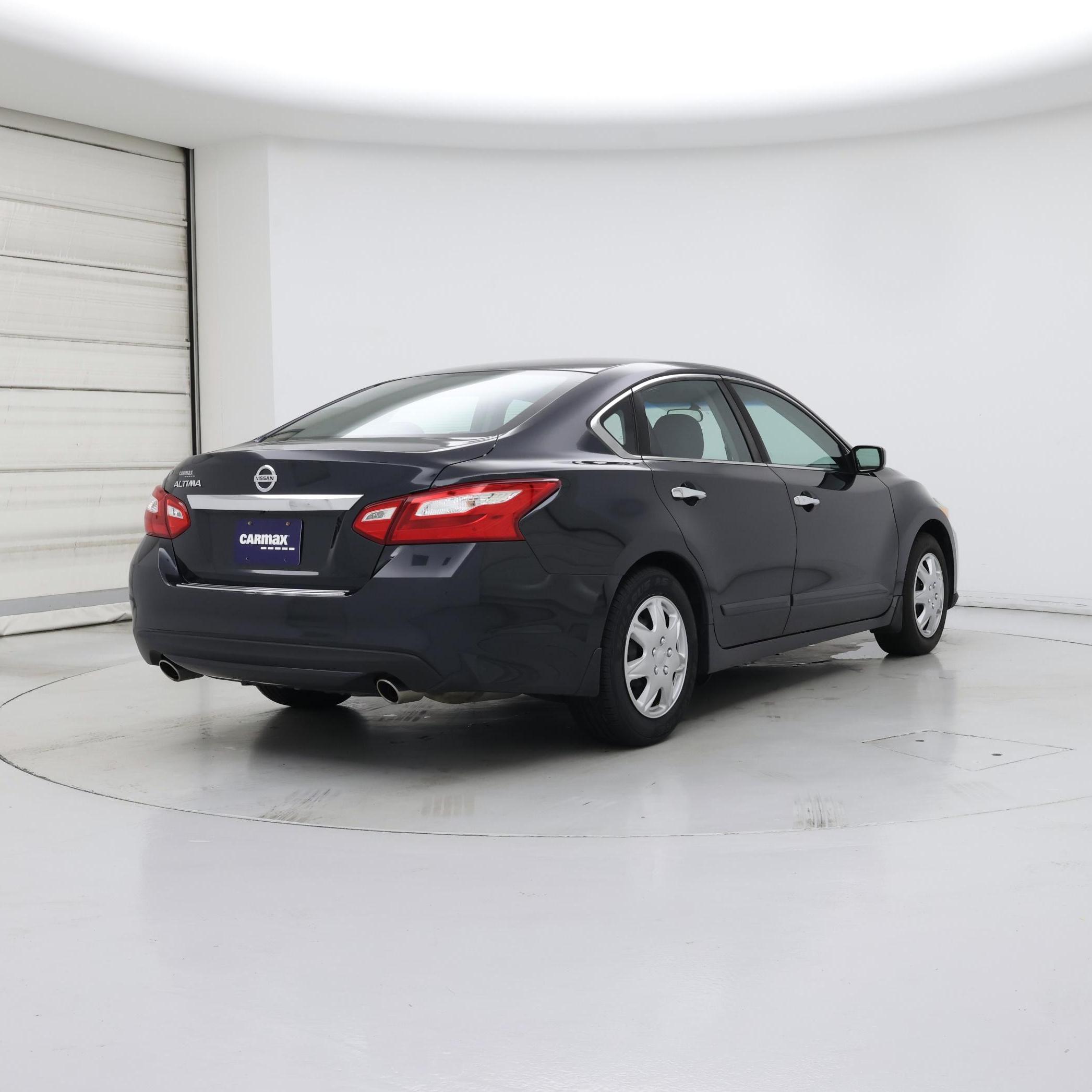 Thumbnail: 2017 Nissan Altima - 8