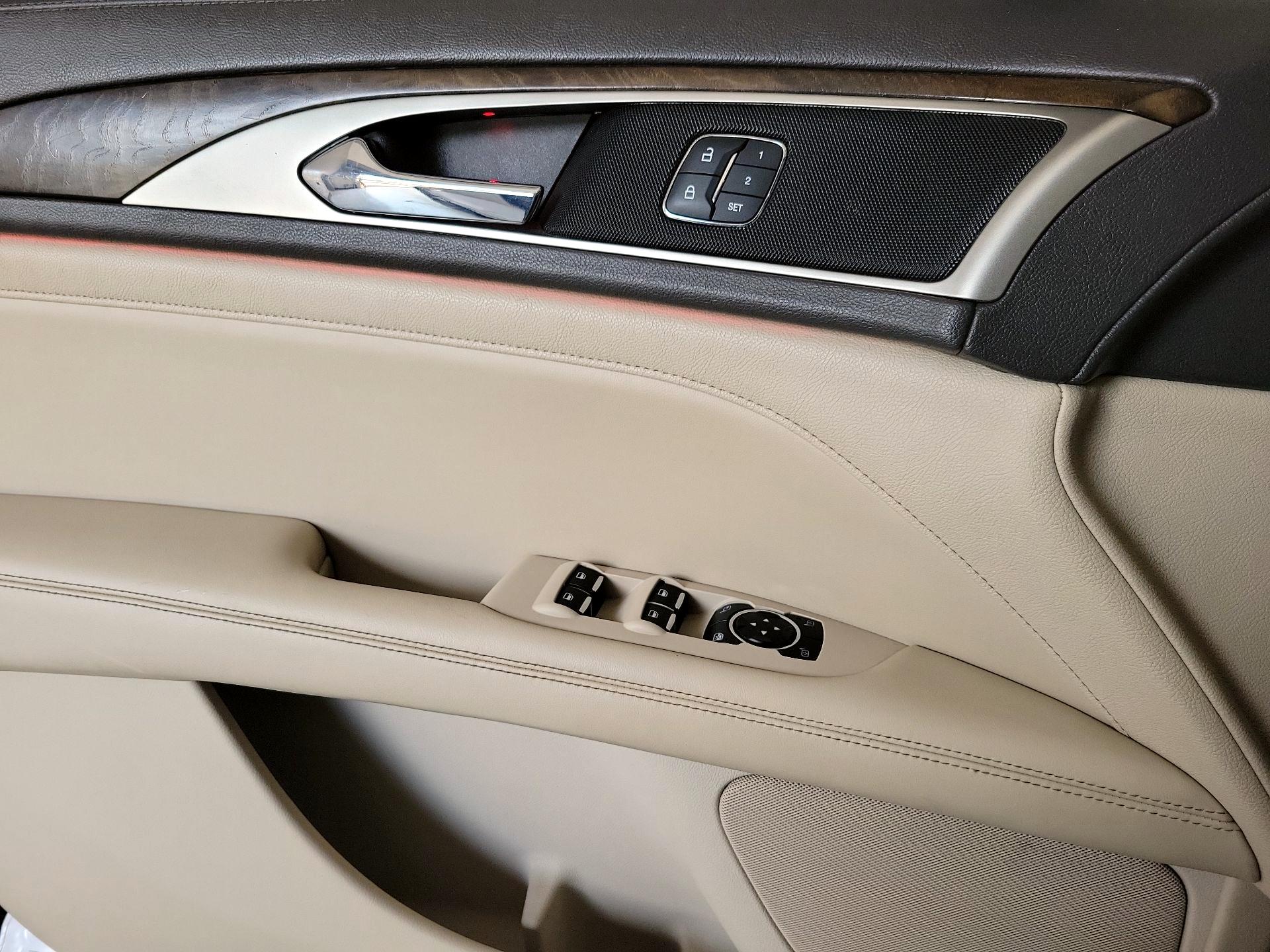 Thumbnail: 2018 Lincoln MKZ - 12
