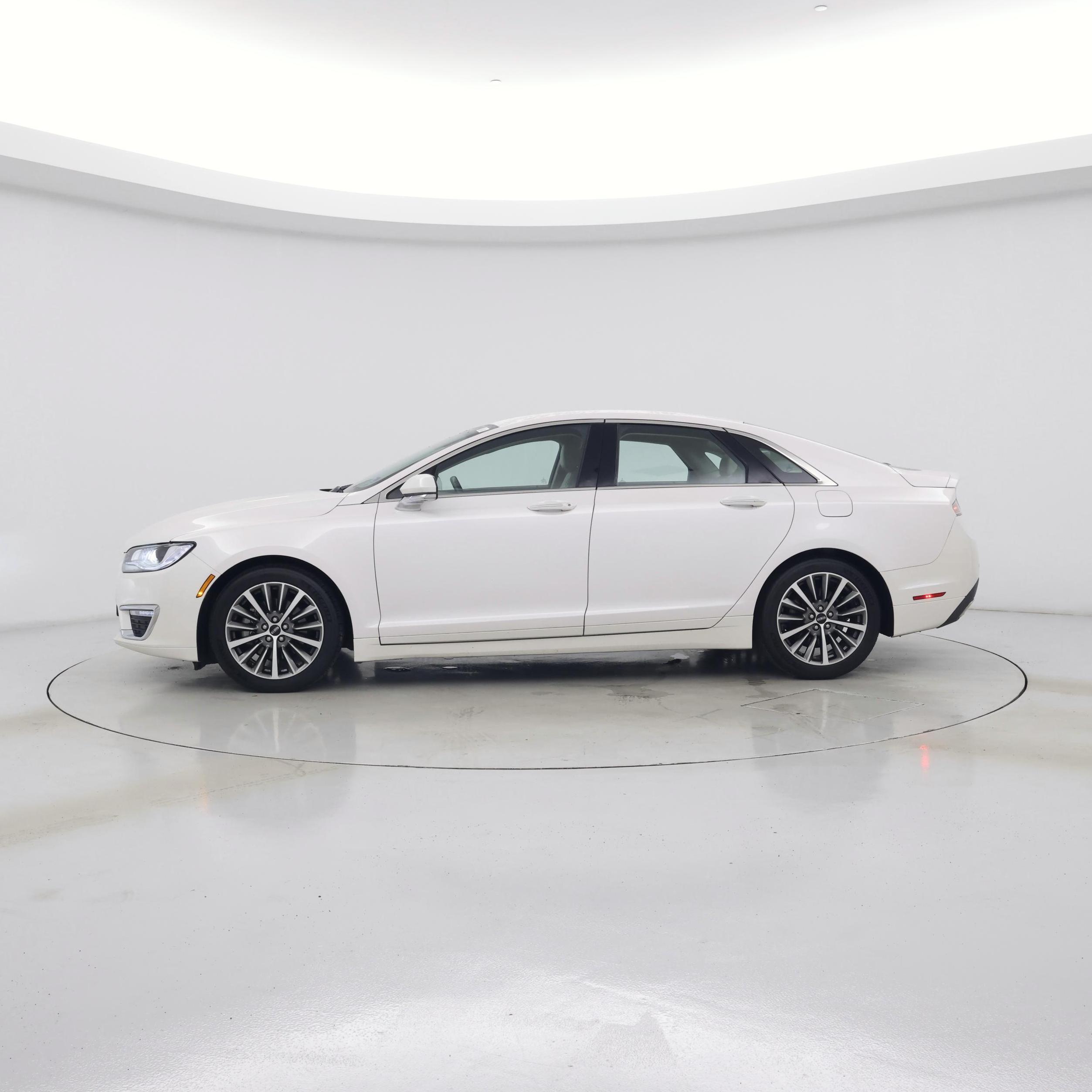 Thumbnail: 2018 Lincoln MKZ - 3