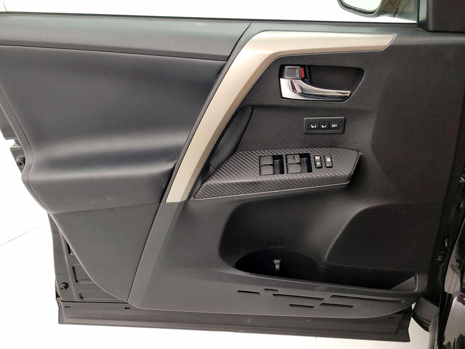 Thumbnail: 2015 Toyota RAV4 - 12